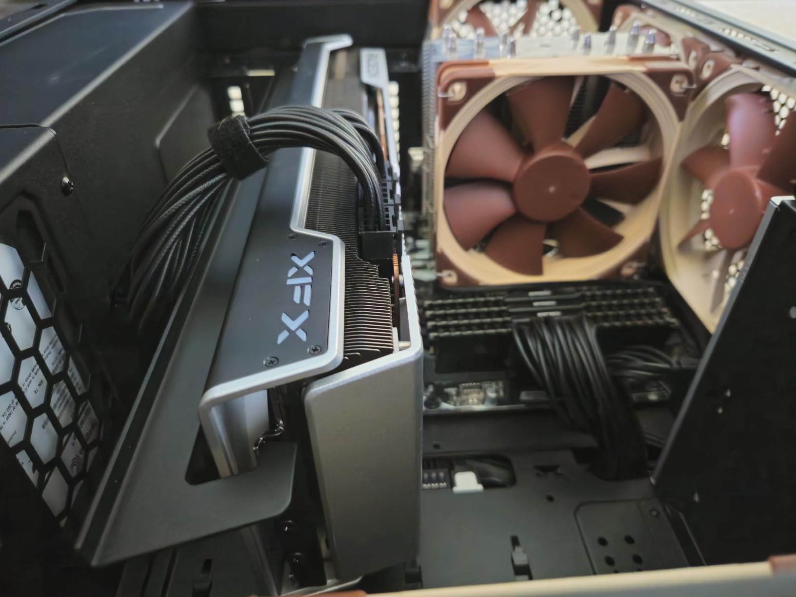 XFX Radeon RX 7900XT Gaming Graphics Card with 20GB GDDR6, AMD RDNA 3 RX-79TMBABF9 customer photo 2