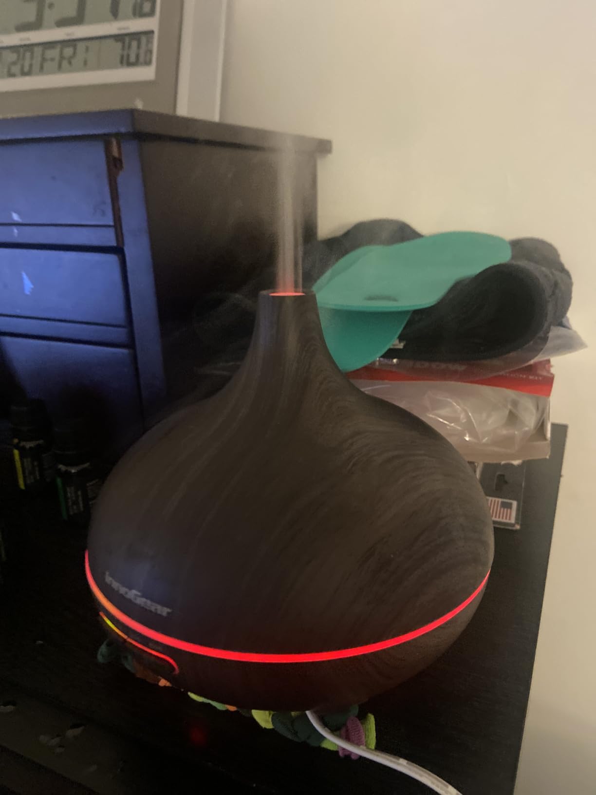 InnoGear Aromatherapy Diffuser & 10 Essential Oils Set, 400ml Diffuser Ultrasonic Diffuser Cool Mist Humidifier with 4 Timers 7 Colors Light Waterless Auto Off for Valentine's Gift, Dark Wood Grain - Customer Photo 2