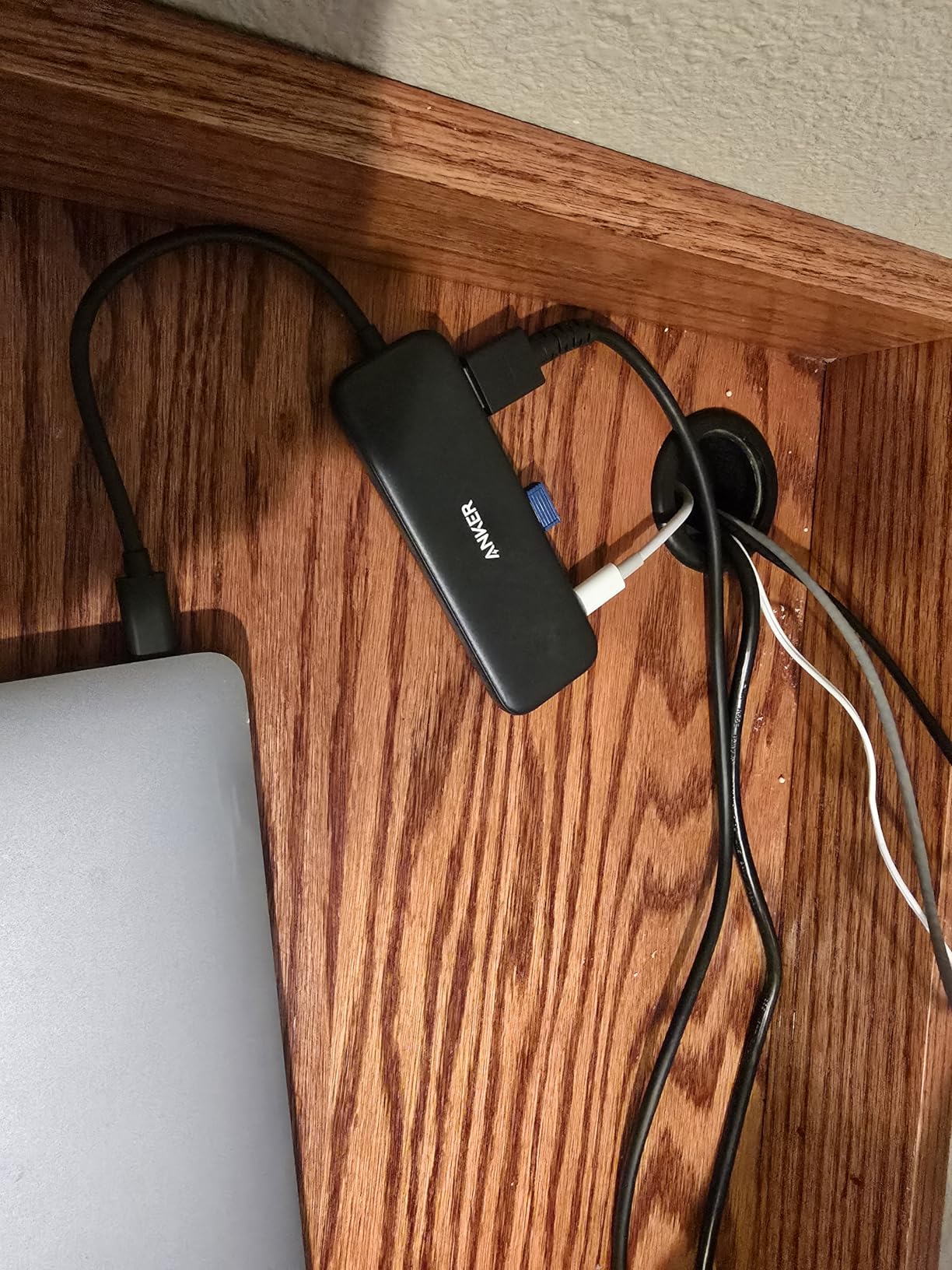 Anker USB C Hub, 5-in-1 USBC to HDMI Splitter with 4K Display, 1 x Powered USB-C 5Gbps & 2×Powered USB-A 3.0 5Gbps Data Ports for MacBook Pro, MacBook Air, Dell and More customer photo 1