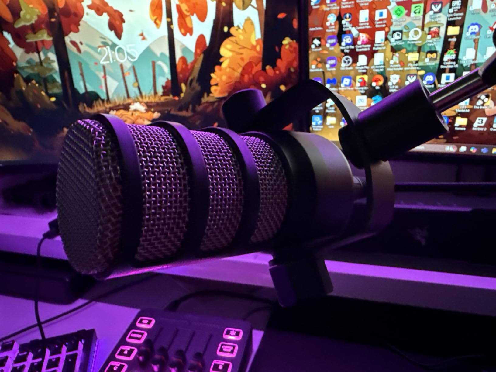 RØDE PodMic USB Versatile Dynamic Broadcast Microphone With XLR and USB Connectivity for Podcasting, Streaming, Gaming, Music-Making and Content Creation (Black) Customer Review RØDE PodMic USB Versatile Dynamic Broadcast Microphone With XLR and USB Connectivity for Podcasting, Streaming, Gaming, Music-Making and Content Creation (Black) - Customer Photo 2