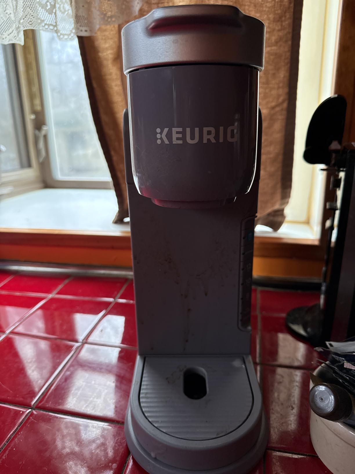 K-Iced Coffee Maker, Single Serve K-Cup Pod Iced Coffee Maker, With Hot and Cold Coffee Capabilities, Brews Any K-Cup Pod, White customer photo 1
