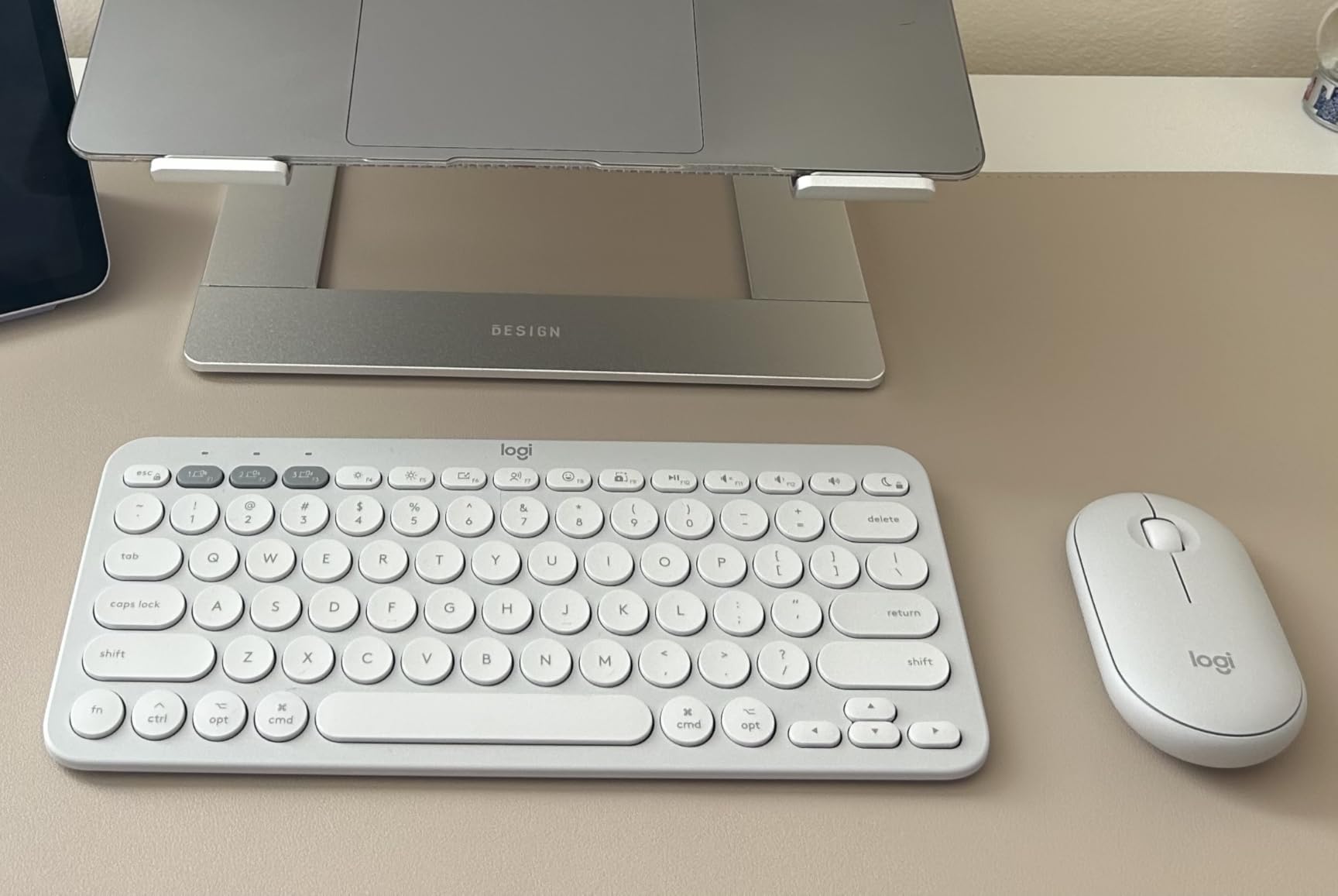 Logitech Pebble Keys 2 K380s, Multi-Device Bluetooth Wireless Keyboard with Customizable Shortcuts, Slim and Portable, Easy-Switch for Windows, macOS, iPadOS, Android, Chrome OS - Tonal Graphite - Customer Photo 2