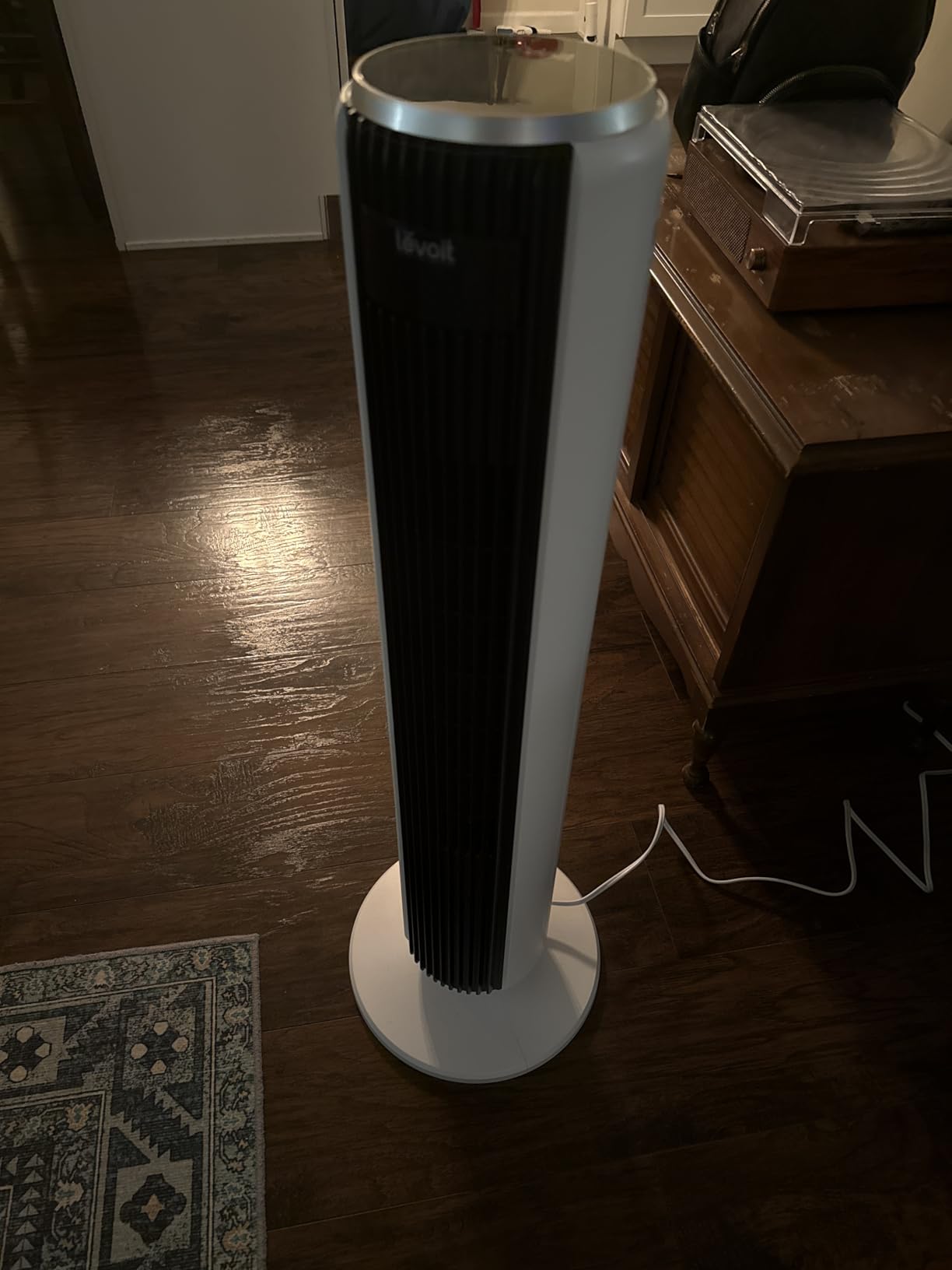 LEVOIT Tower Fan for Bedroom, 25ft/s Velocity Standing Fan with 28dB Quiet for Sleep, Remoter, 12H Timer, 5 Speeds, 4 Modes, 90° Oscillation for Home, Office, Indoor, Bladeless 36 inch, White Customer Review LEVOIT Tower Fan for Bedroom, 25ft/s Velocity Standing Fan with 28dB Quiet for Sleep, Remoter, 12H Timer, 5 Speeds, 4 Modes, 90° Oscillation for Home, Office, Indoor, Bladeless 36 inch, White - Customer Photo 1