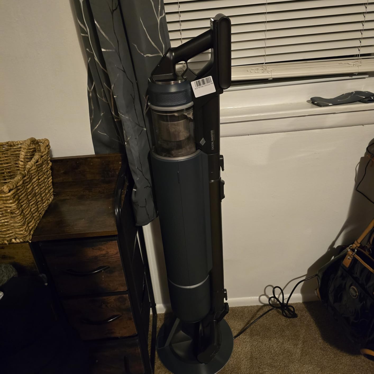 SAMSUNG BESPOKE Jet Cordless Stick Vacuum Cleaner w/ Clean Station, Powerful Multi-Surface Floor Cleaning for Carpet, Hardwood, Tile, 5-Layer Filter, Lightweight, VS20A9580VB/AA, 2023, Midnight Blue Customer Review SAMSUNG BESPOKE Jet Cordless Stick Vacuum Cleaner w/ Clean Station, Powerful Multi-Surface Floor Cleaning for Carpet, Hardwood, Tile, 5-Layer Filter, Lightweight, VS20A9580VB/AA, 2023, Midnight Blue - Customer Photo 1