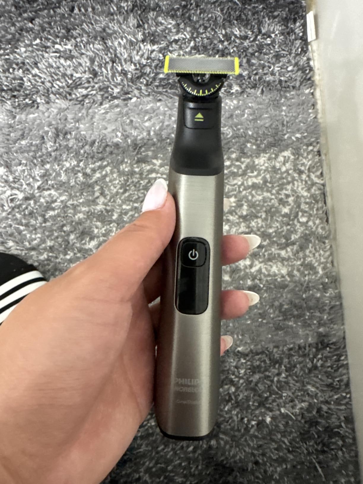 Norelco Philips OneBlade 360 Hybrid Face, Electric Beard Trimmer and Shaver, with 360 Blade Technology, 1x 360 Blade for Face, 5in1 Adjustable Comb, Model QP2724/90 - Customer Photo 2