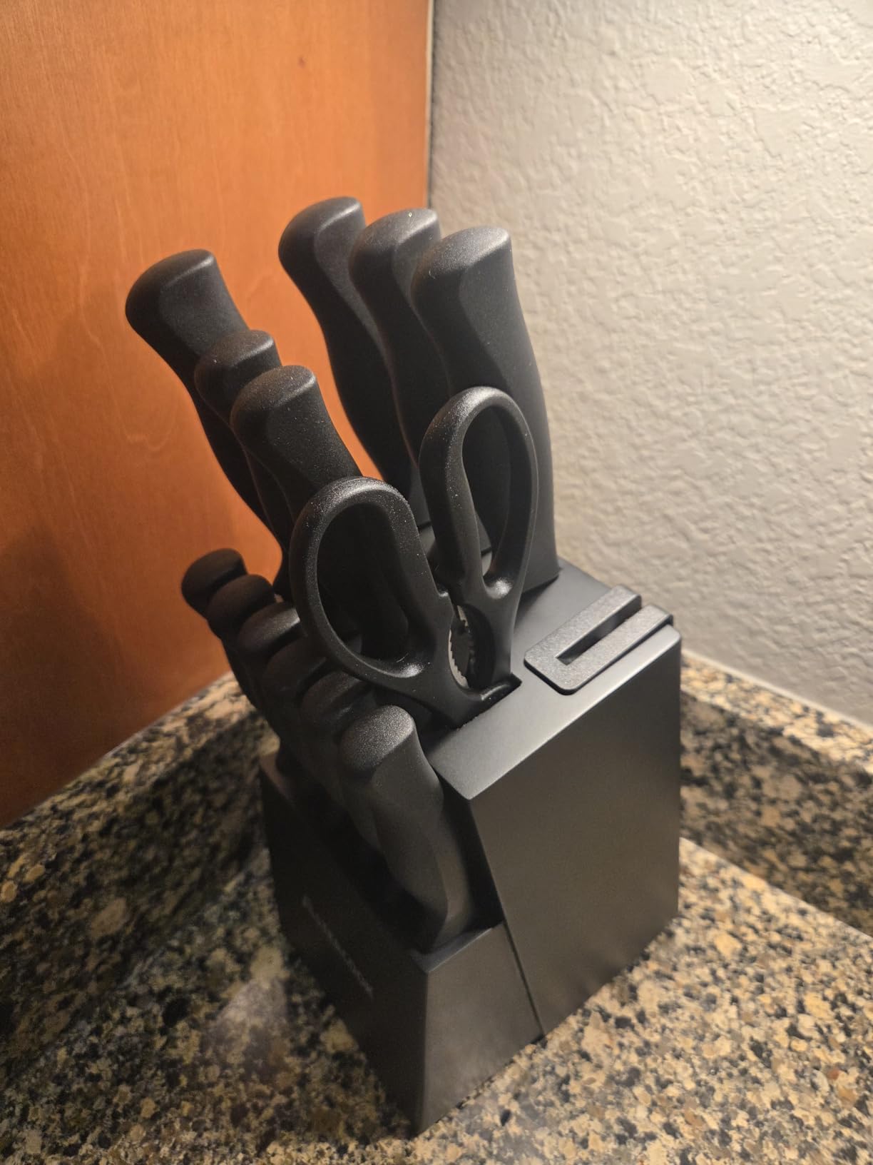 Knife Set, Astercook 15 Pieces Knife Sets for Kitchen with Block, Dishwasher Safe Kitchen Knife Set with Built in Sharpener Block, German Stainless Steel Knife Block Set - Customer Photo 2