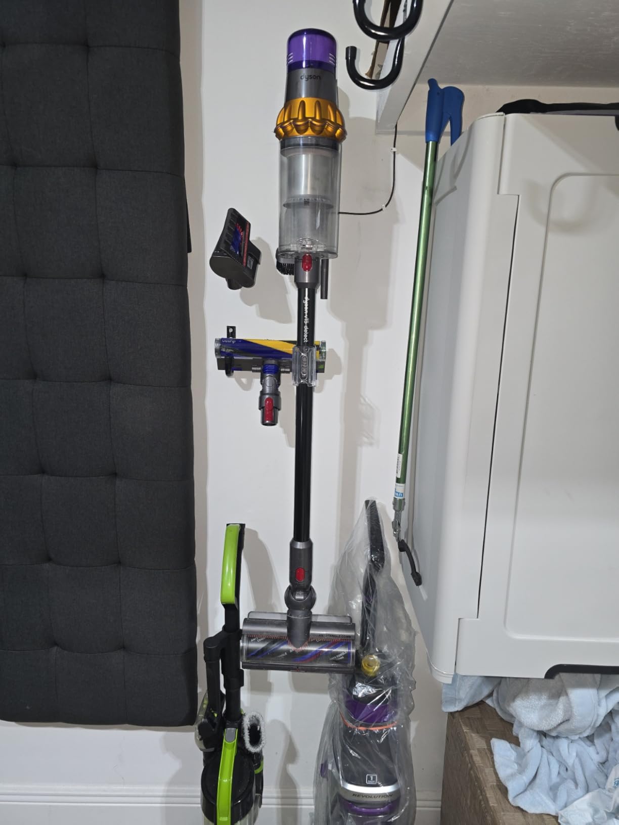Dyson V15 Detect Cordless Vacuum Cleaner, Yellow/Nickel Customer Review Dyson V15 Detect Cordless Vacuum Cleaner, Yellow/Nickel - Customer Photo 2