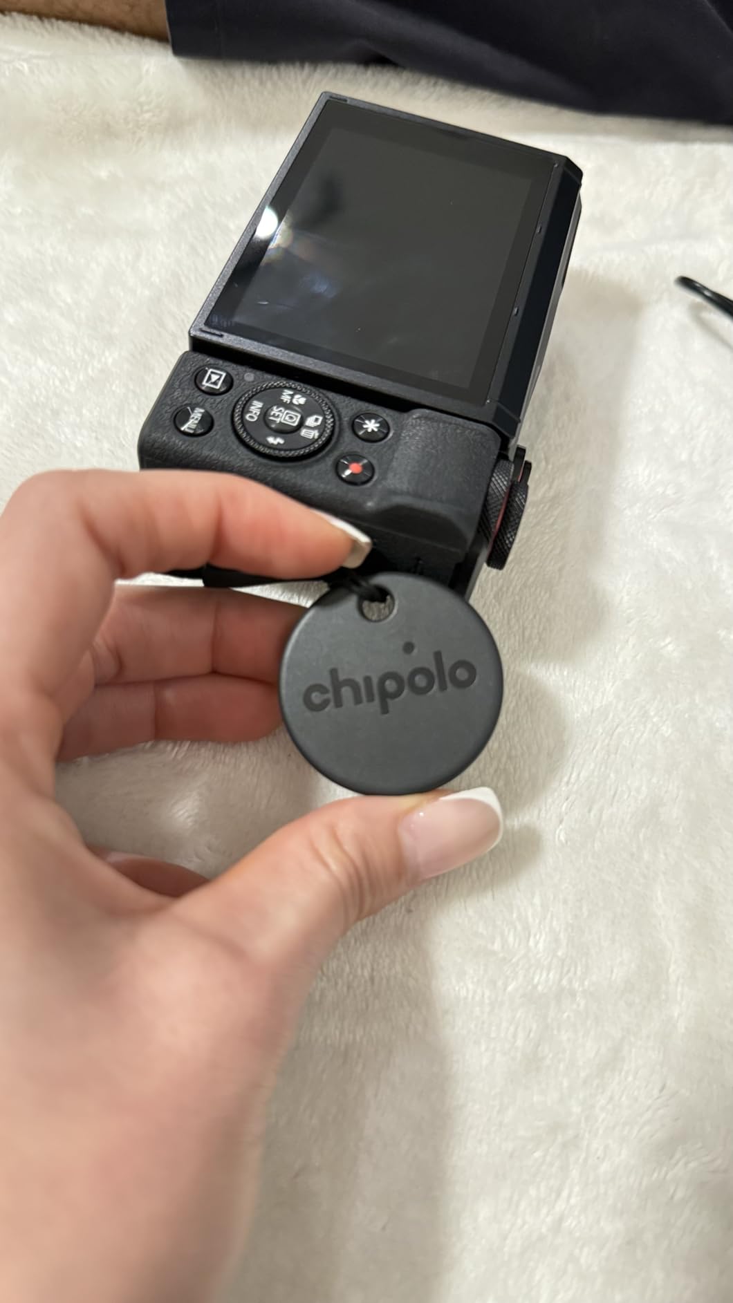 Chipolo ONE Spot - 4 Pack - Finder, Bluetooth Tracker - Works with The Apple Find My app (only for iOS) (Almost Black) customer photo 2