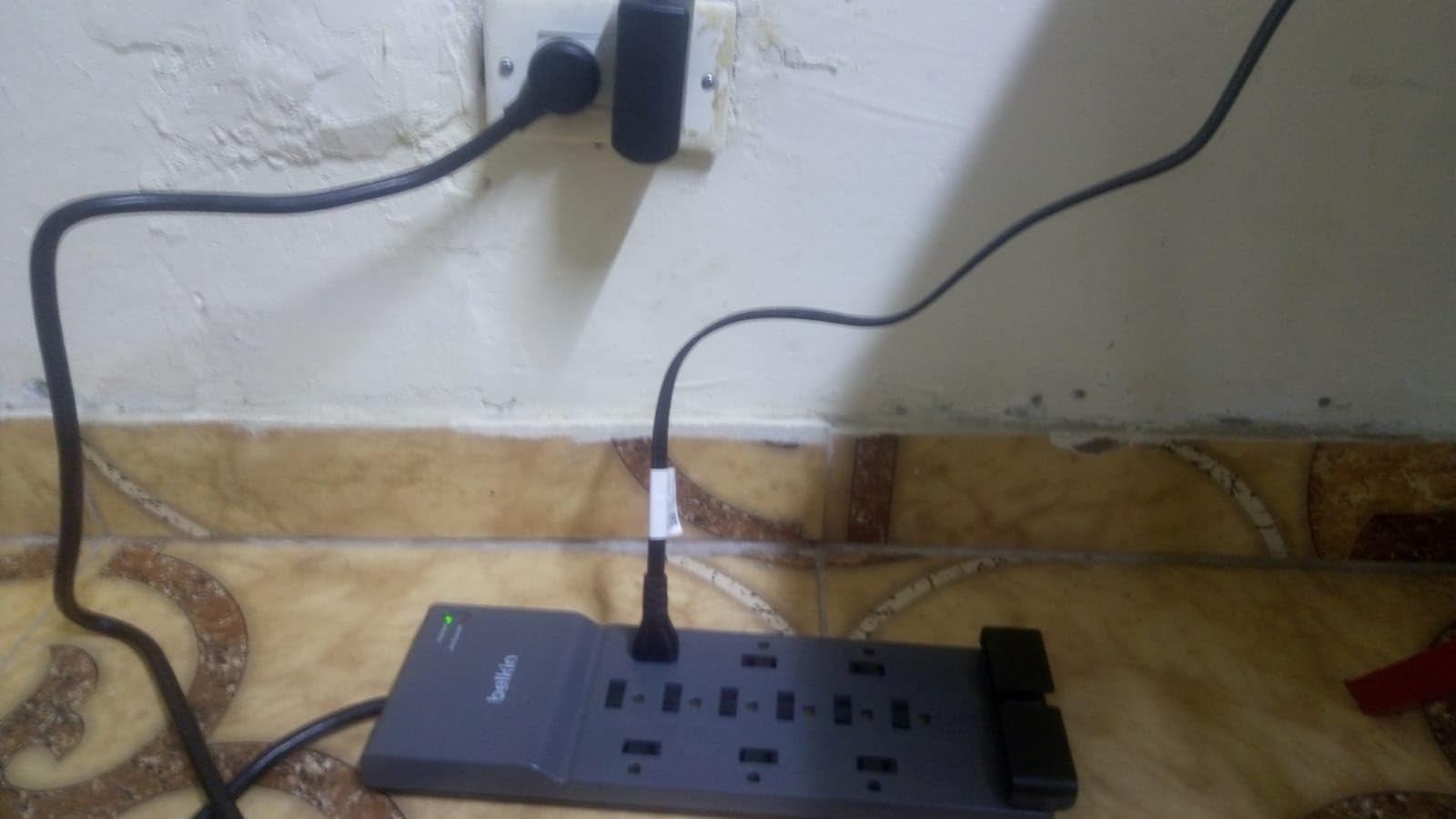 Belkin 12-Outlet Surge Protector Power Strip w/ 12 AC Outlets & 8ft Flat Plug, UL-Listed Heavy-Duty Extension Cord for Home, Office, Travel, Computer, Laptop, Charger - 3,780 Joules of Protection customer photo 1