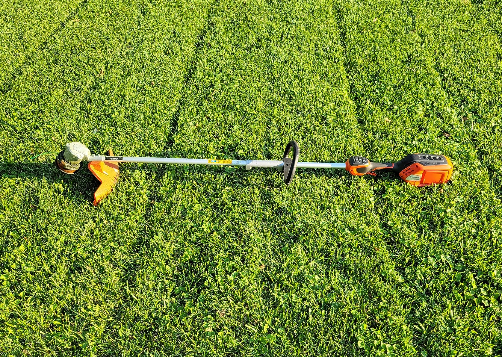 Husqvarna WeedEater 320iL Cordless String Trimmer with 4 Ah Battery and Charger, 16-Inch Straight Shaft Electric Weed Eater with Rapid Replace Trimmer Head for Seamless String Reloading, 970480104 - Customer Photo 2