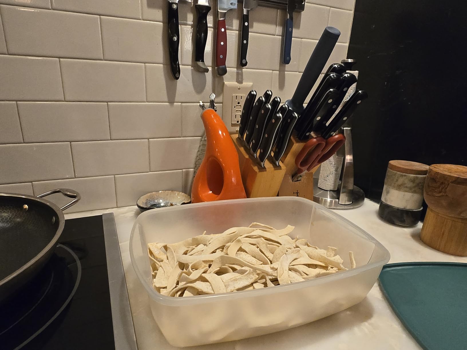 Philips 7000 Series Pasta Maker, ProExtrude Technology 150W, 8 discs, Perfect Mixing Technology, Prepare up to 8 Portions, HomeID App, White, (HR2660/03) - Customer Photo 1