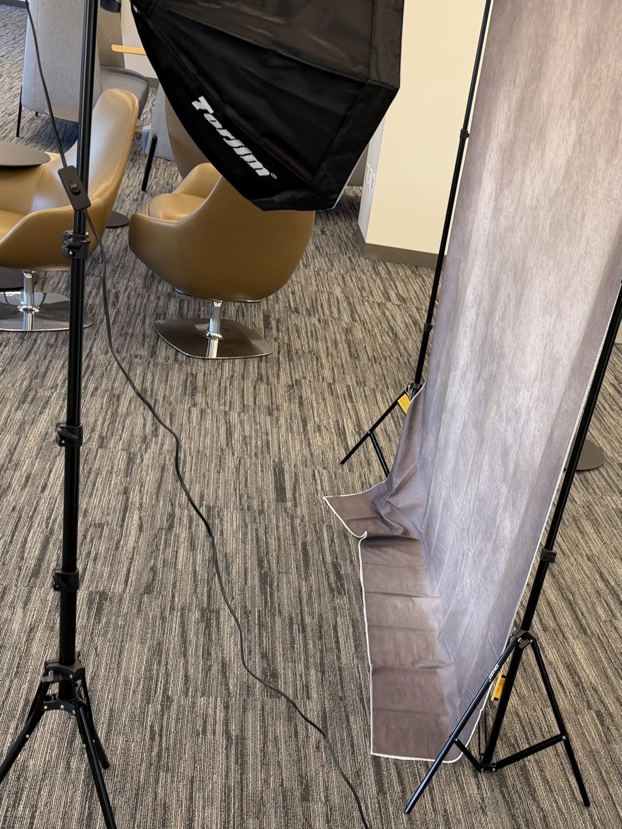 Torjim Softbox Photography Lighting Kit, 16'' x 16'' Professional Softbox Lighting Kit with 85W 3000-7500K LED Bulbs, Studio Lights for Photography/Video Recording/Live Streaming/Portraits Shooting customer photo 1