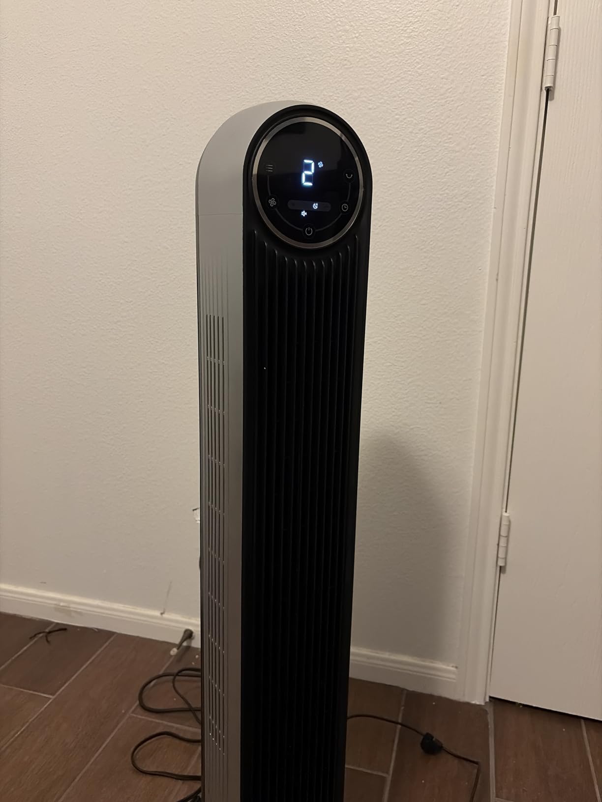 Dreo Bladeless Tower Fan - 25ft/s, 4 Speeds, 4 Modes, 90° Oscillation, 8H Timer, Ultra Quiet for Bedroom, Indoors, Silver (Nomad One) Customer Review Dreo Bladeless Tower Fan - 25ft/s, 4 Speeds, 4 Modes, 90° Oscillation, 8H Timer, Ultra Quiet for Bedroom, Indoors, Silver (Nomad One) - Customer Photo 1