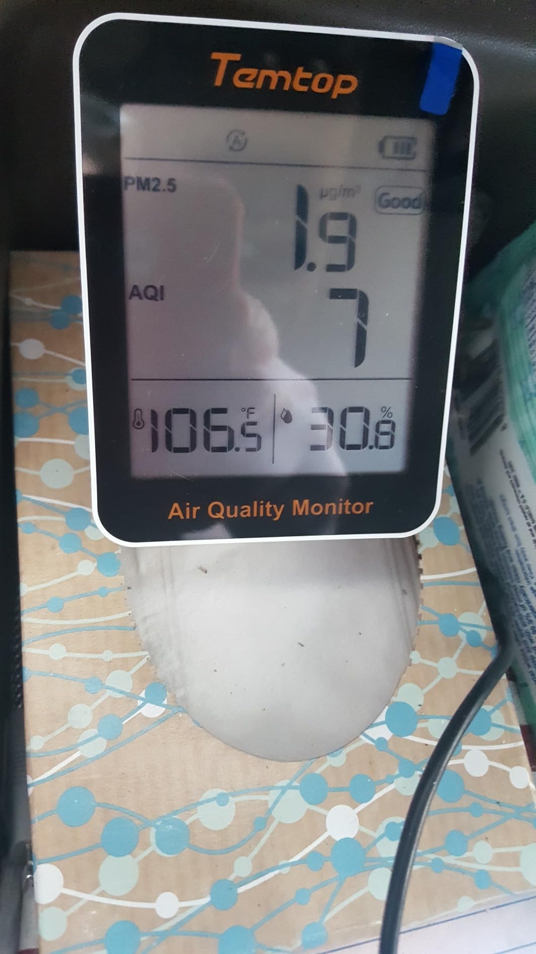Temtop Air Quality Monitor Indoor Thermo-Hygrometer - PM2.5, AQI, Temperature, and Humidity Meter for Home, Office, or School, Air Quality Measurement, 60-Day Battery Life - Customer Photo 1