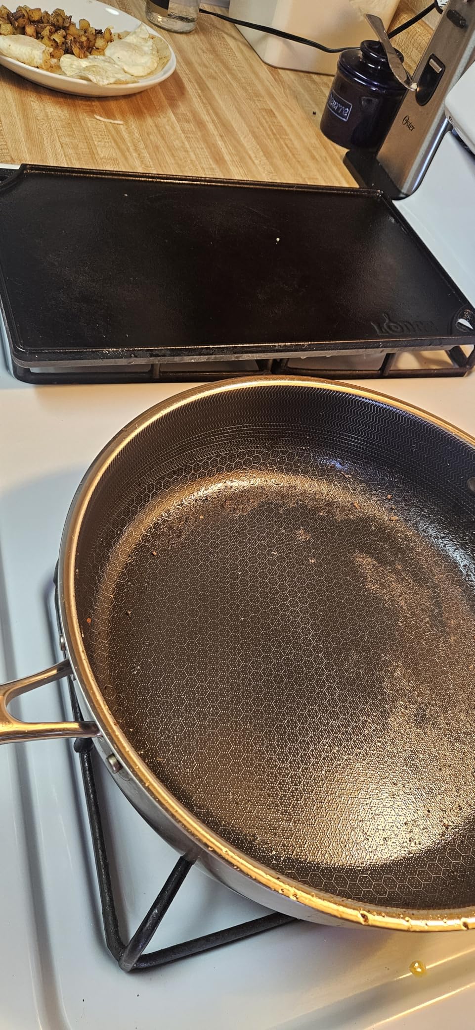 HexClad Hybrid Nonstick 5.5-Quart Deep Sauté Pan with Tempered Glass Lid customer photo 1