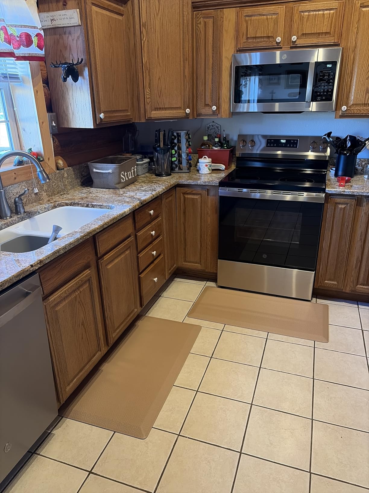 Ophanie Kitchen Mats for Floor, 3/4 inch Thick, 20x32 Anti Fatigue Cushioned Mat, Kitchen Rugs, Waterproof, Comfort Ergonomic Standing Mat for Office, Home, Sink, Black Non-Slip Ridged Bottom Customer Review Ophanie Kitchen Mats for Floor, 3/4 inch Thick, 20x32 Anti Fatigue Cushioned Mat, Kitchen Rugs, Waterproof, Comfort Ergonomic Standing Mat for Office, Home, Sink, Black Non-Slip Ridged Bottom - Customer Photo 2