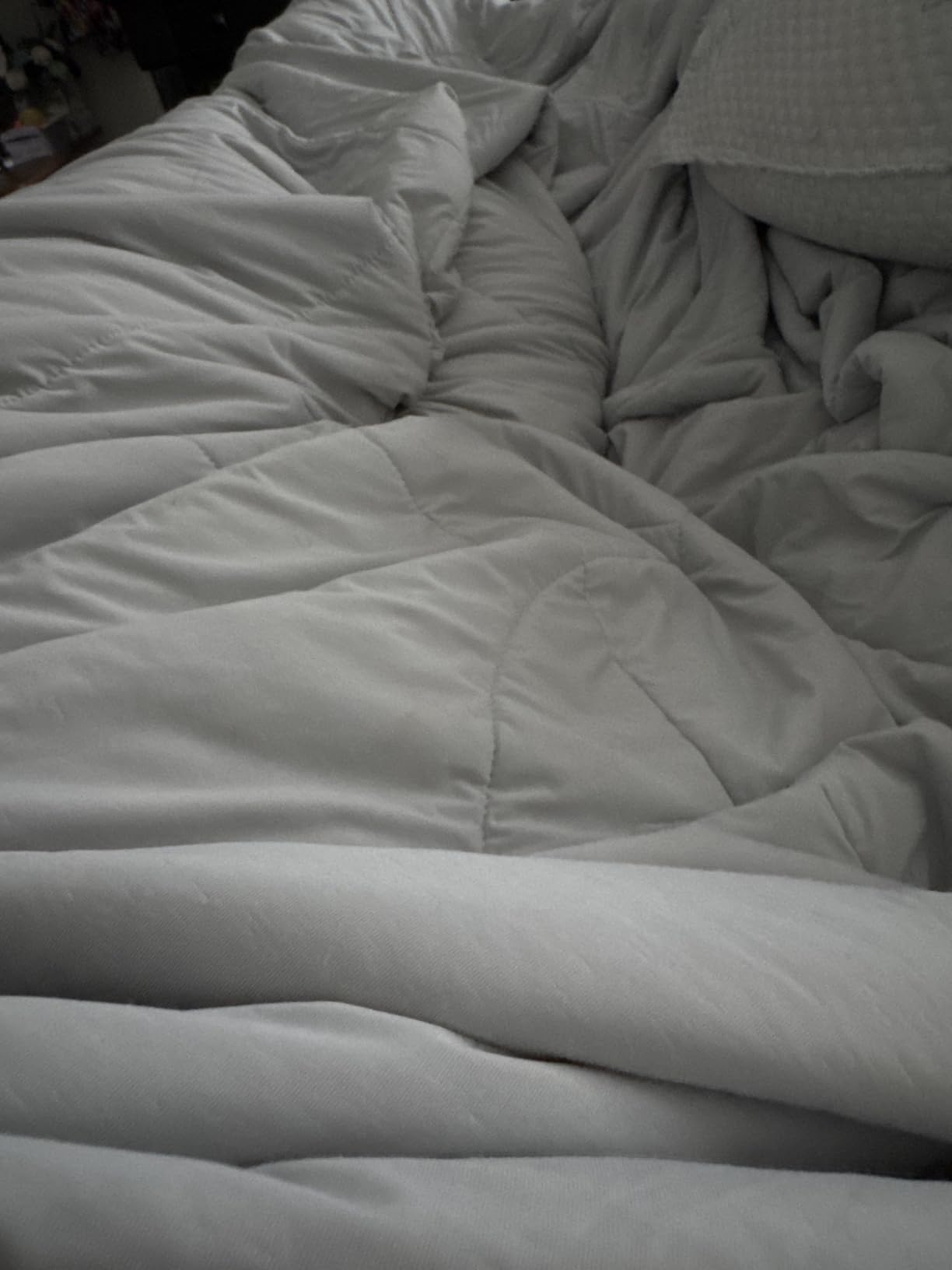 Bedsure Cooling Comforter Queen Size - Cooling Blankets for Hot Sleepers, Lightweight Comforter for Summer with Dual-Sided Cool Tech, Soft Breathable Cold Blanket for Sleeping, Grey, 88x88 Inches - Customer Photo 1