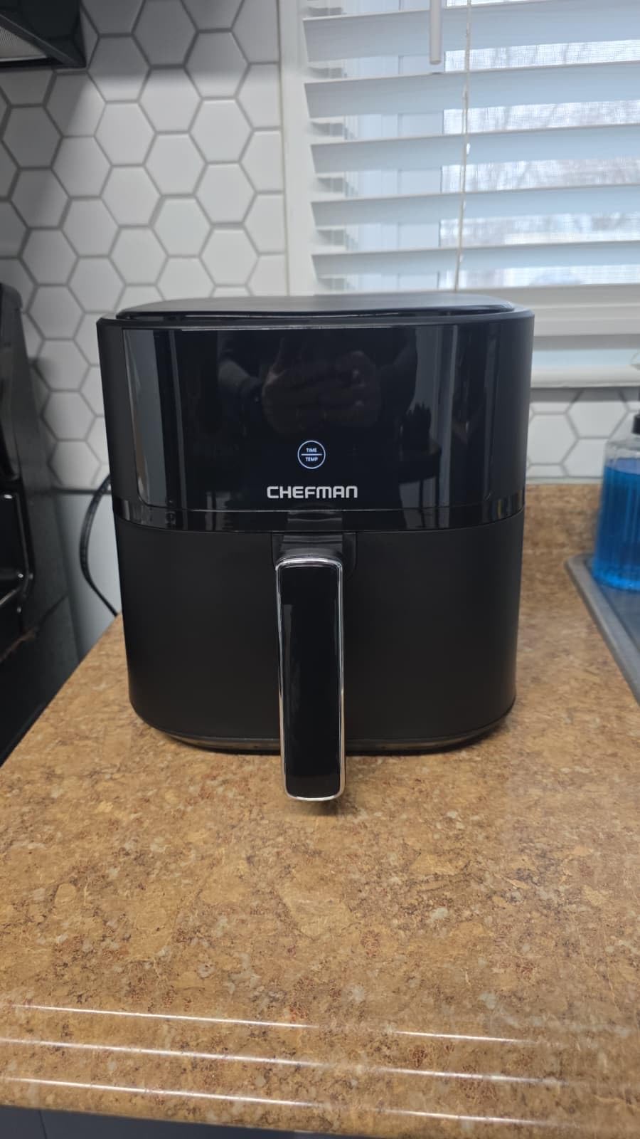 Chefman Air Fryer - 6 QT Compact Airfryer for Quick & Easy Meals in Minutes, Features Hi-Fry Technology for Extra Crisp, Touchscreen Controls with 4 Presets, Nonstick & Dishwasher Safe Basket - Black customer photo 1