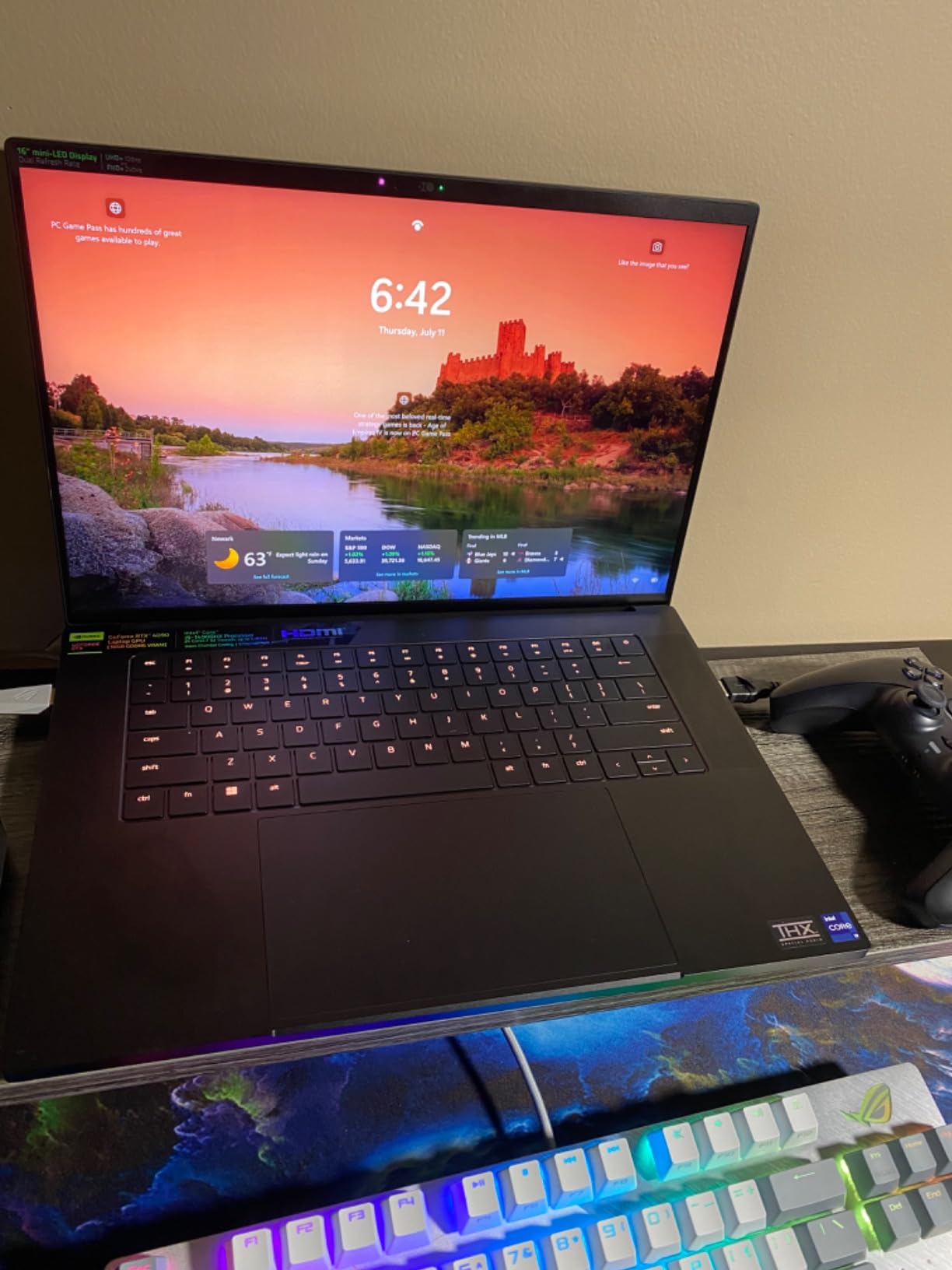 Razer Blade 16 Gaming Laptop: NVIDIA GeForce RTX 4090 - Intel Core i9-14900HX - 16