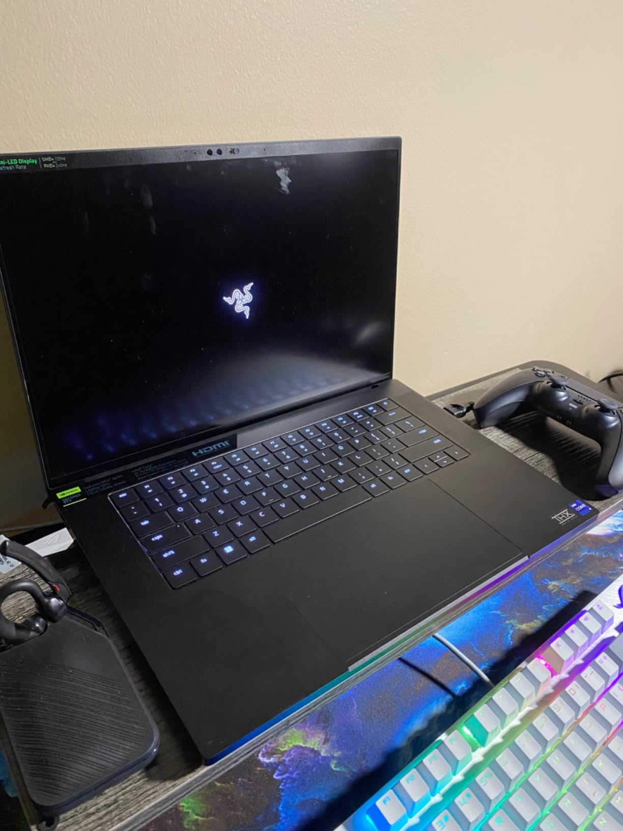 Razer Blade 16 Gaming Laptop: NVIDIA GeForce RTX 4090 - Intel Core i9-14900HX - 16