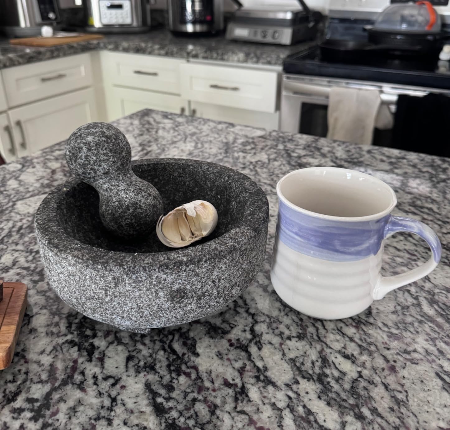 Umien Granite Mortar and Pestle Set - 8-Inch Natural Stone Molcajete with Avocado Tool - 3.5 Cup Capacity for Spices, Herbs, Pestos & Guacamole - Premium Kitchen Gift (Black) - Customer Photo 4