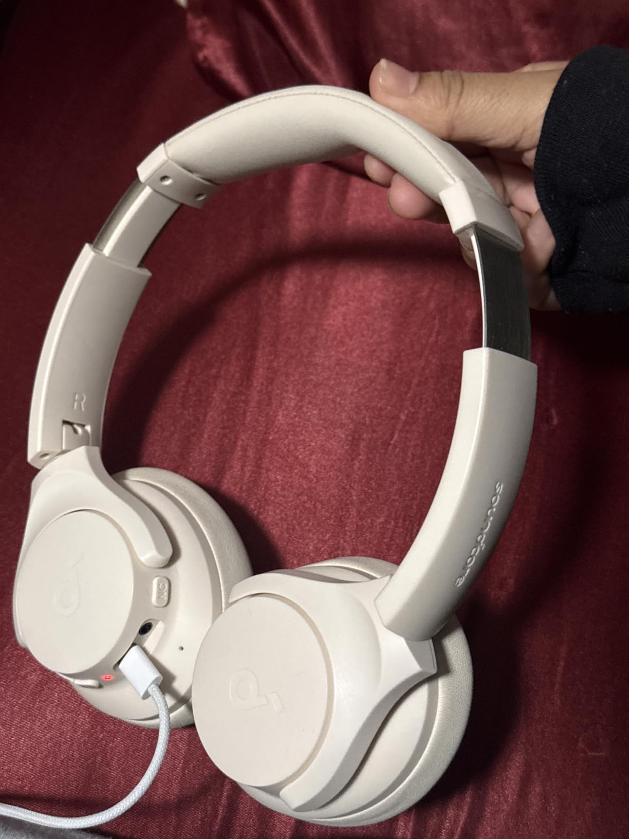 Soundcore by Anker Q20i Hybrid Active Noise Cancelling Headphones, Wireless Over-Ear Bluetooth, 40H Long ANC Playtime, Hi-Res Audio, Big Bass, Customize via an App, Transparency Mode (White) - Customer Photo 1