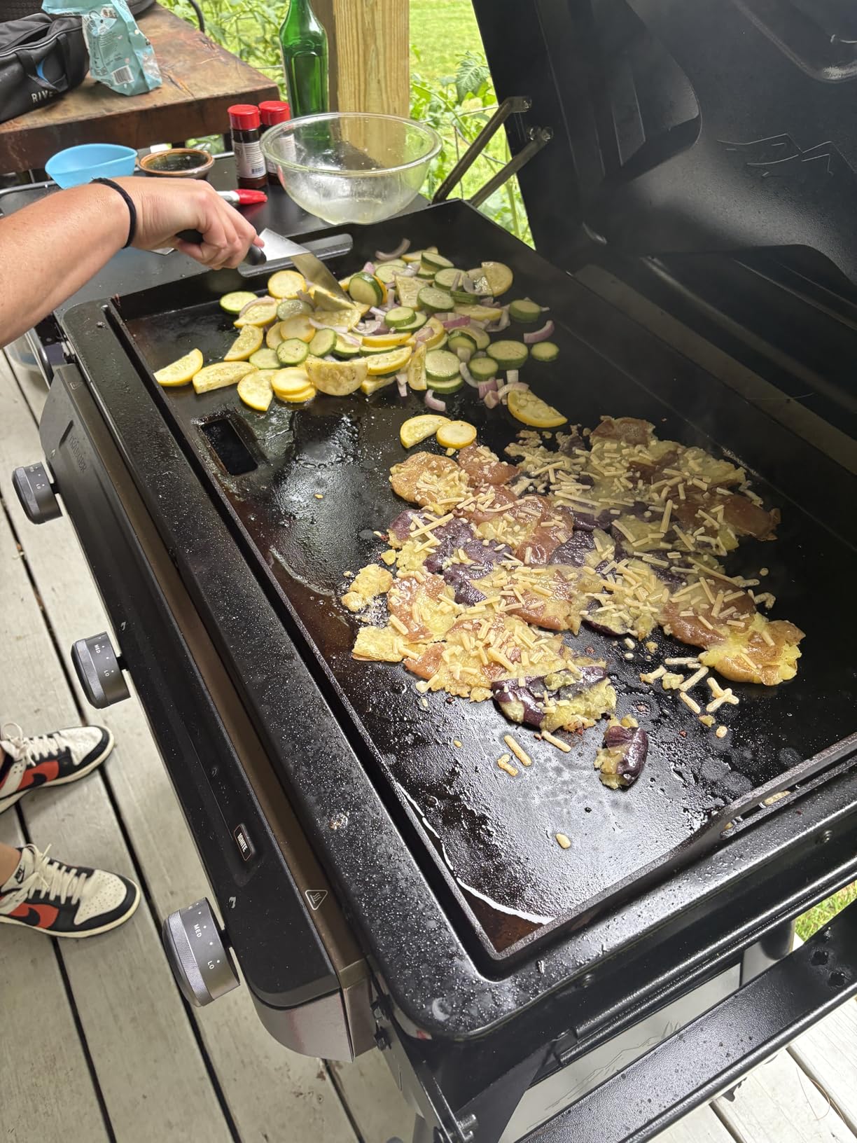 Traeger Grills Flatrock, 33 Inch Flat Top Griddle, Outdoor Gas Grill with 3-Zone TruZone Cooking, Even Heat, Fuel Sensor, and EZ-Clean Grease Management, Premium Propane Griddle for Outdoor Cooking Customer Review Traeger Grills Flatrock, 33 Inch Flat Top Griddle, Outdoor Gas Grill with 3-Zone TruZone Cooking, Even Heat, Fuel Sensor, and EZ-Clean Grease Management, Premium Propane Griddle for Outdoor Cooking - Customer Photo 1