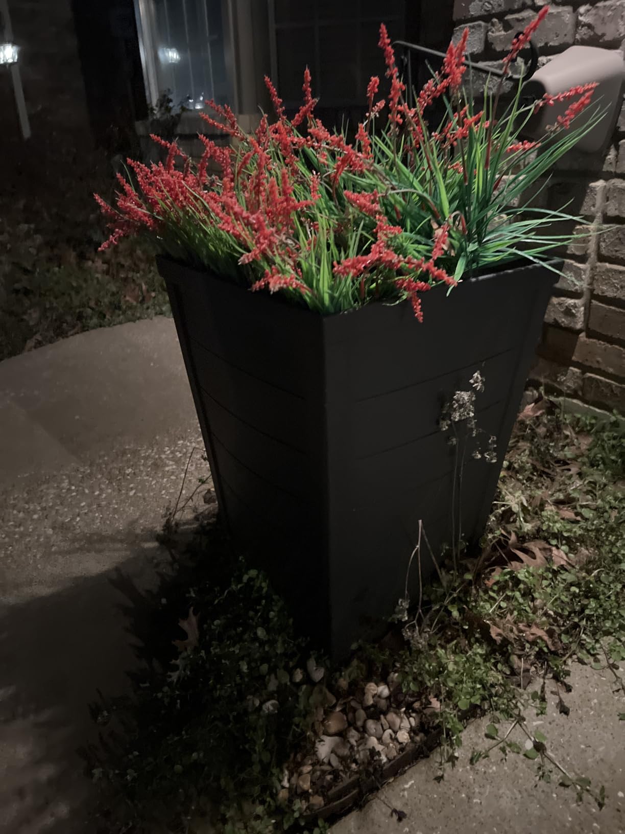 Keter Set of 2 Resin Modern Outdoor 22 Inch Tall Large Flower Pots, Tapered Wood Look Planters for Outdoor Plants - Customer Photo 1