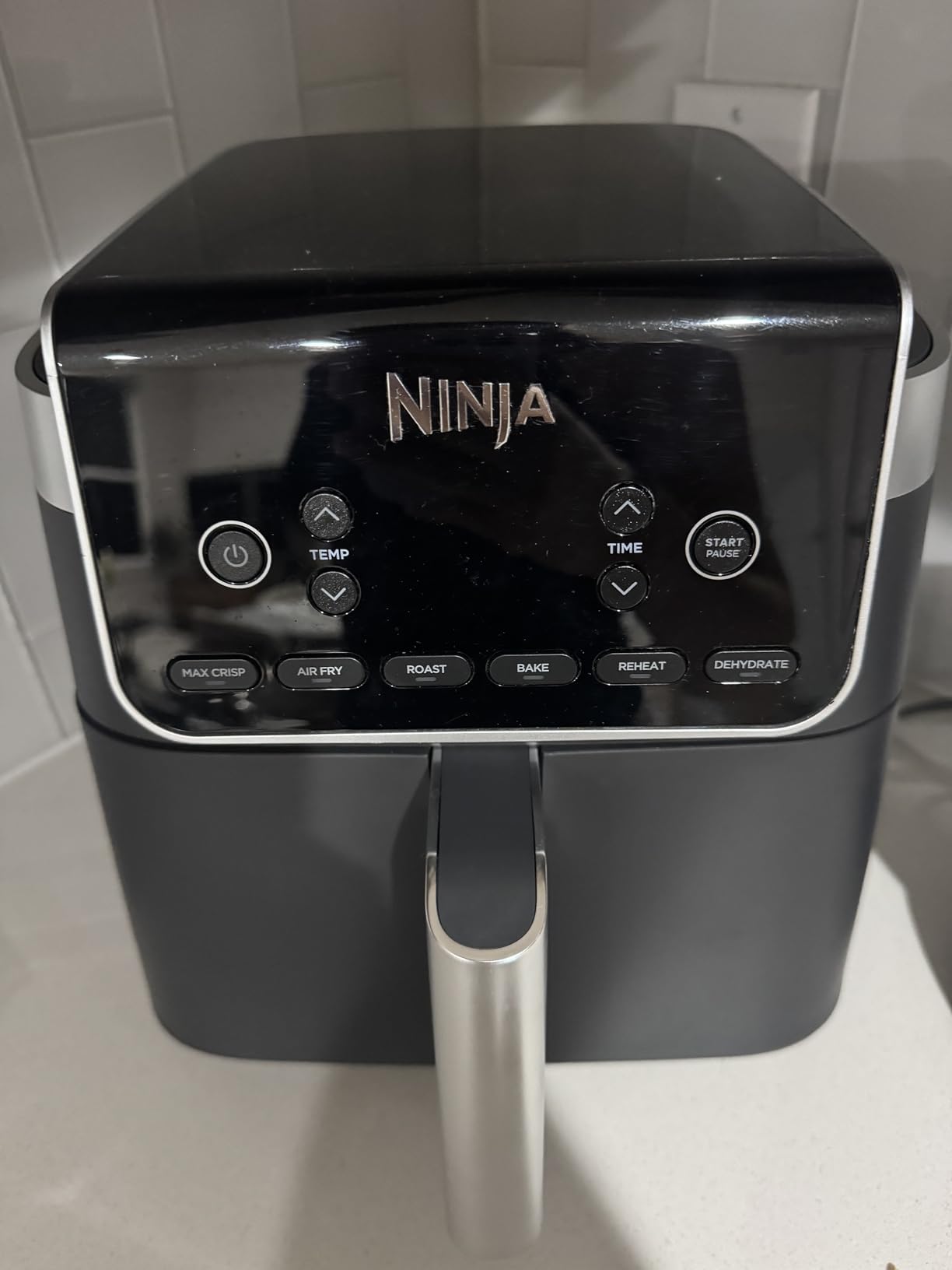 Ninja | Air Fryer | 4-in-1 Pro Air Fry, Roast, Reheat, Dehydrate | 5QT Capacity fits up to 4lbs of French Fries | 400F Max Temp | Nonstick Basket & Crisper Plate | 120V | Grey | AF141 customer photo 2
