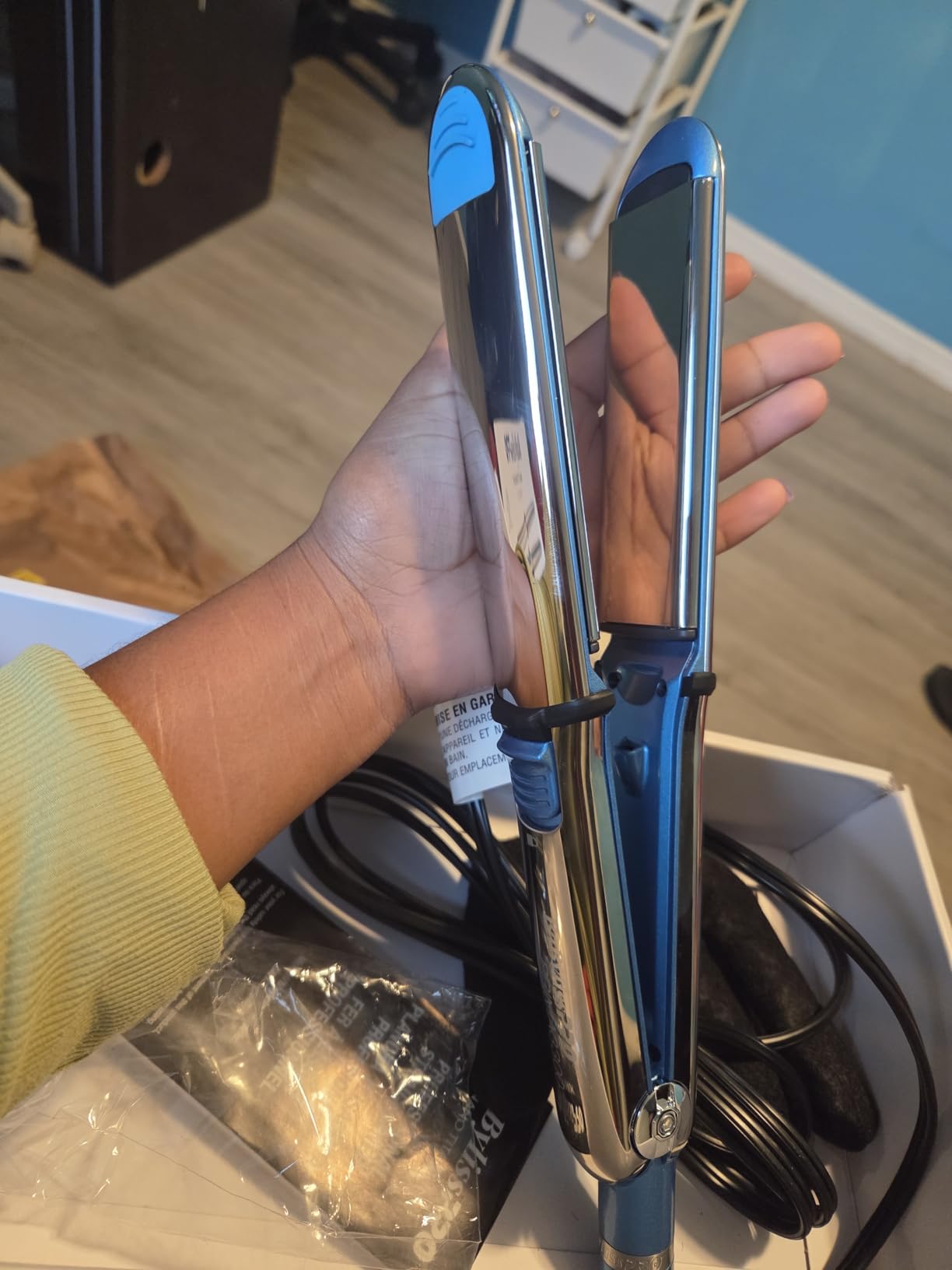 BaBylissPRO Nano Titanium Prima Ionic Hair Straightener - Professional Flat Iron & Curling Iron in One for Stylists, Pro Styling Hair Tool Customer Review BaBylissPRO Nano Titanium Prima Ionic Hair Straightener - Professional Flat Iron & Curling Iron in One for Stylists, Pro Styling Hair Tool - Customer Photo 1