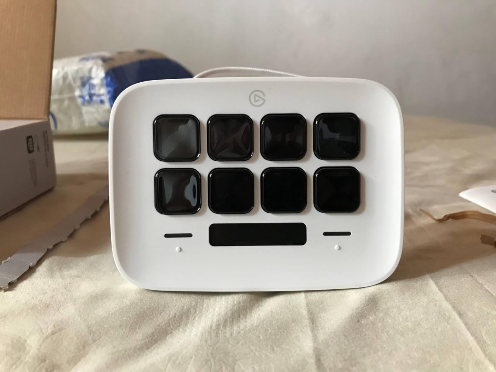 Stream Deck Neo - 8 Customizable Keys, 2 Touch Points customer photo 2