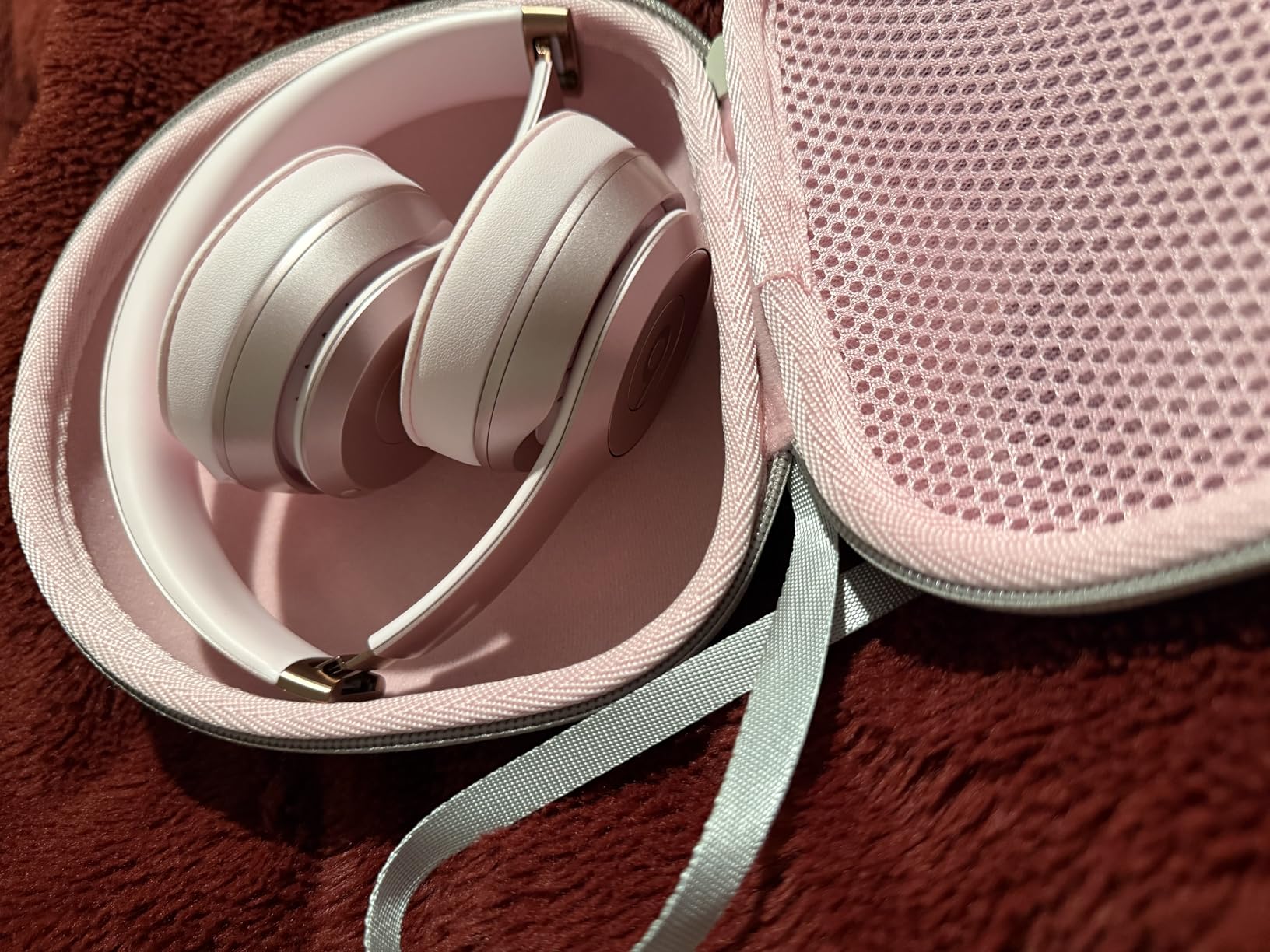 Beats Solo 4 - Wireless On-Ear Bluetooth Headphones, Up to 50-Hour Battery Life, Ultra-Lightweight Comfort - Matte Black customer photo 1