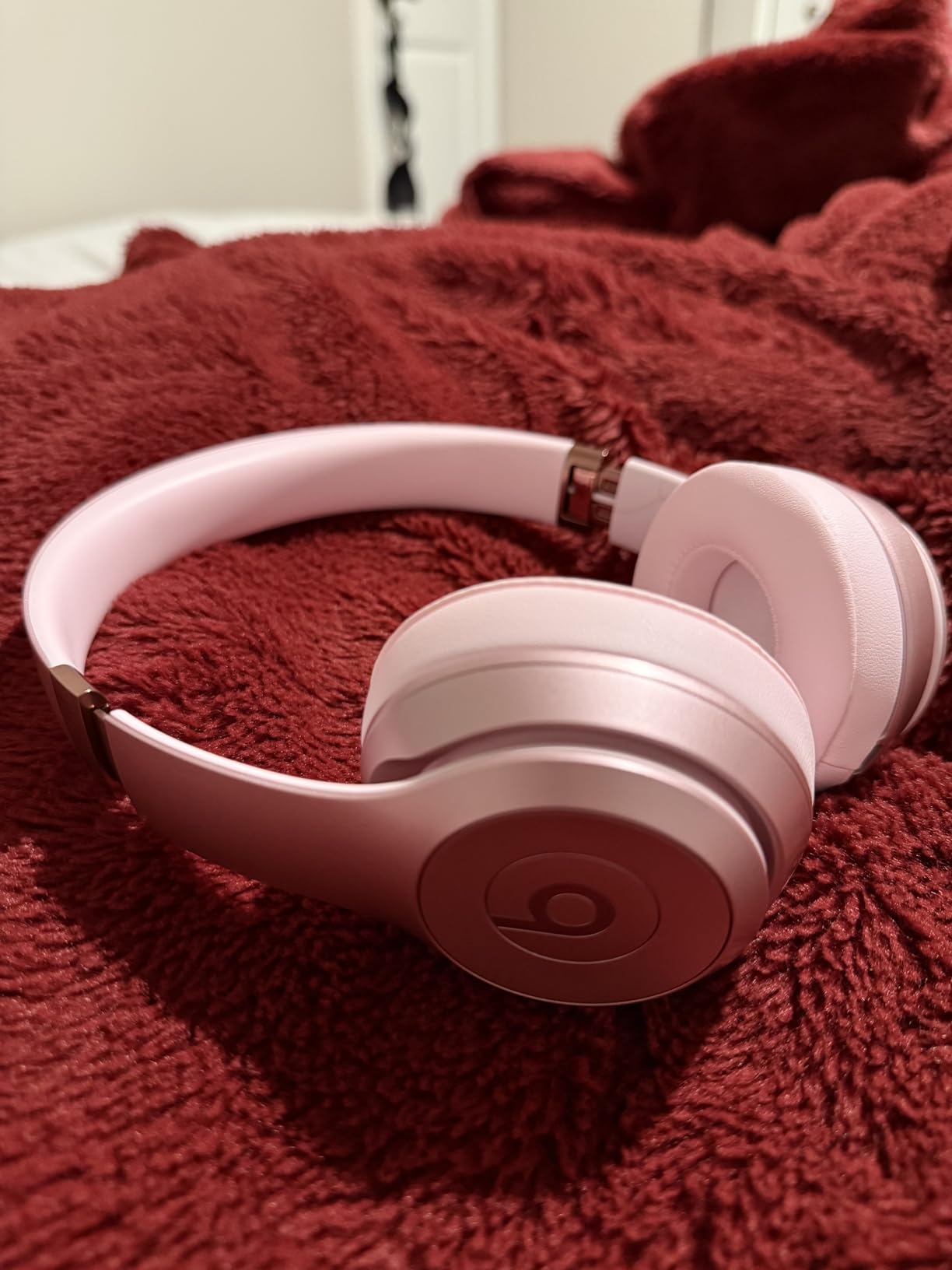 Beats Solo 4 - Wireless On-Ear Bluetooth Headphones, Up to 50-Hour Battery Life, Ultra-Lightweight Comfort - Matte Black customer photo 2