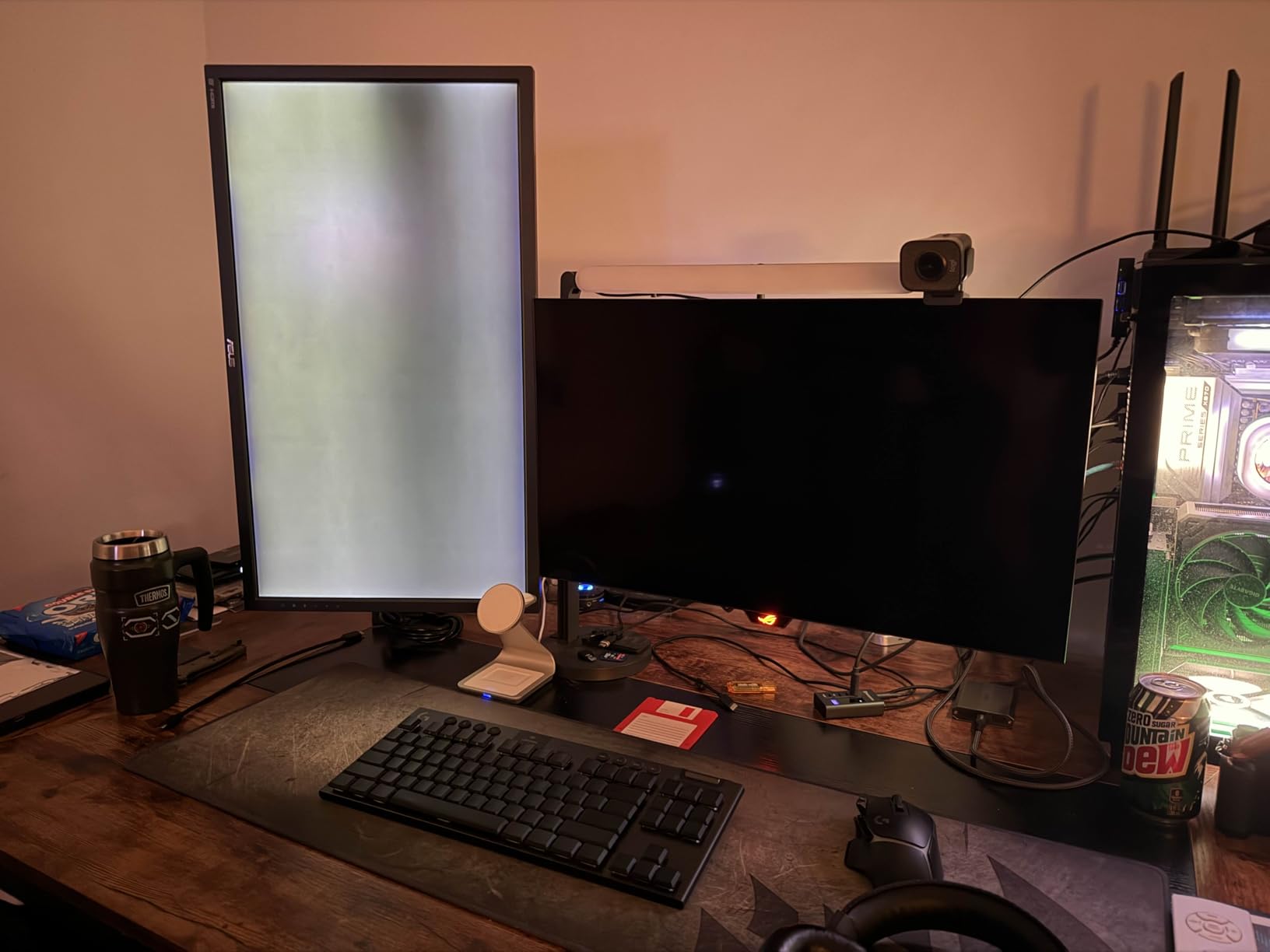 ASUS ROG Strix 27-inch 1440P OLED Gaming Monitor (XG27AQDMG) - QHD, Glossy OLED, 240Hz, 0.03ms, Custom Heatsink, Anti-flicker, Uniform Brightness, G-SYNC Compatible, 99% DCI-P3, 3yr warranty customer photo 1