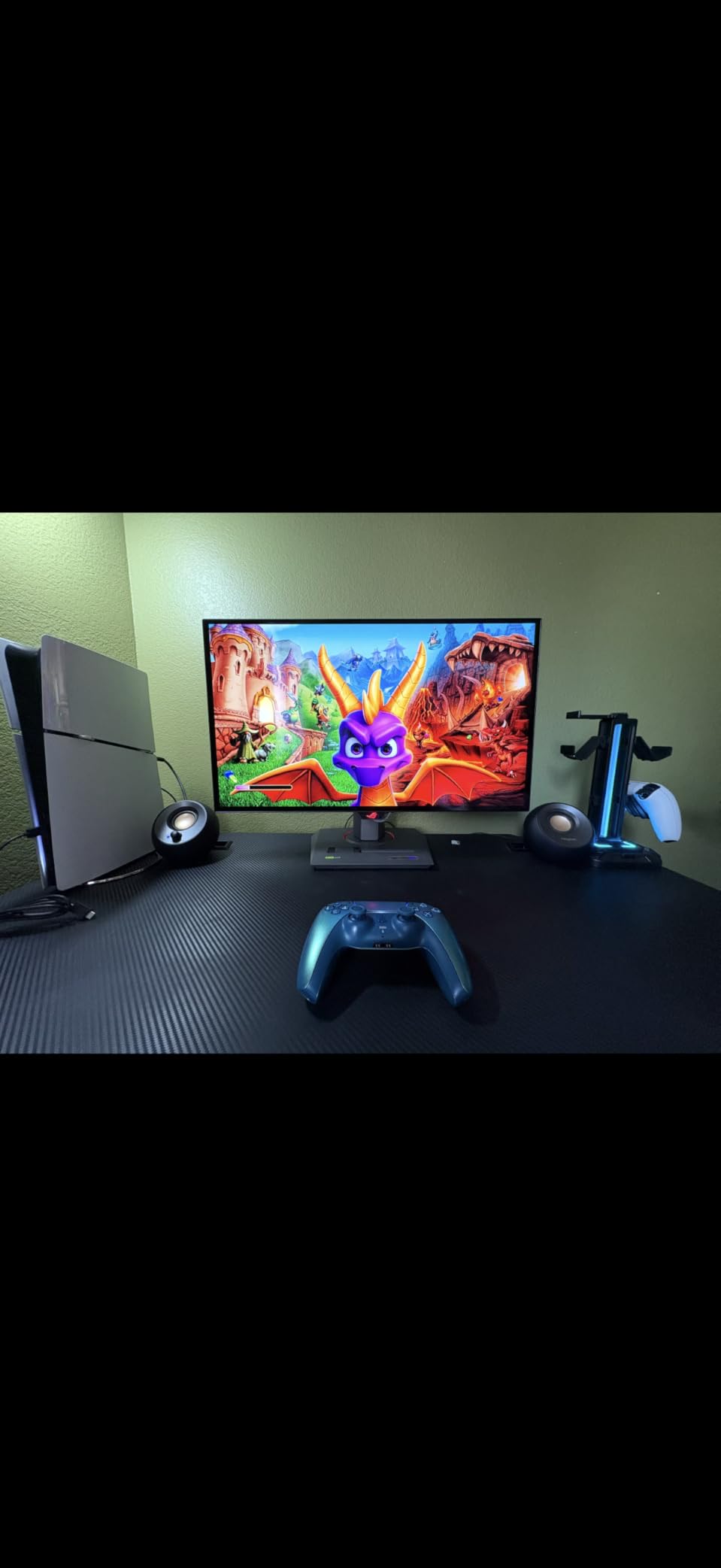 ASUS ROG Strix 27-inch 1440P OLED Gaming Monitor (XG27AQDMG) - QHD, Glossy OLED, 240Hz, 0.03ms, Custom Heatsink, Anti-flicker, Uniform Brightness, G-SYNC Compatible, 99% DCI-P3, 3yr warranty customer photo 2