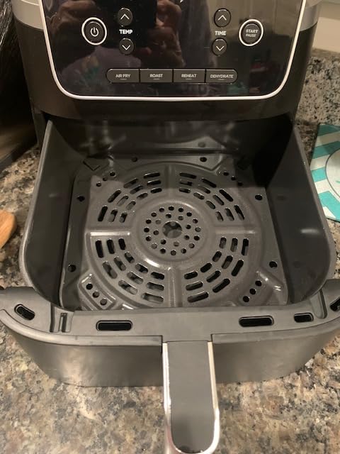 Ninja | Air Fryer Pro XL | 6.5QT Capacity fits up to 9lbs of Wings | 7-in-1 Max Crisp, Broil, Air Fry, Roast, Bake, Reheat & Dehydrate | Dishwasher Safe Parts | Space Saving | Grey | AF182AMZ customer photo 1