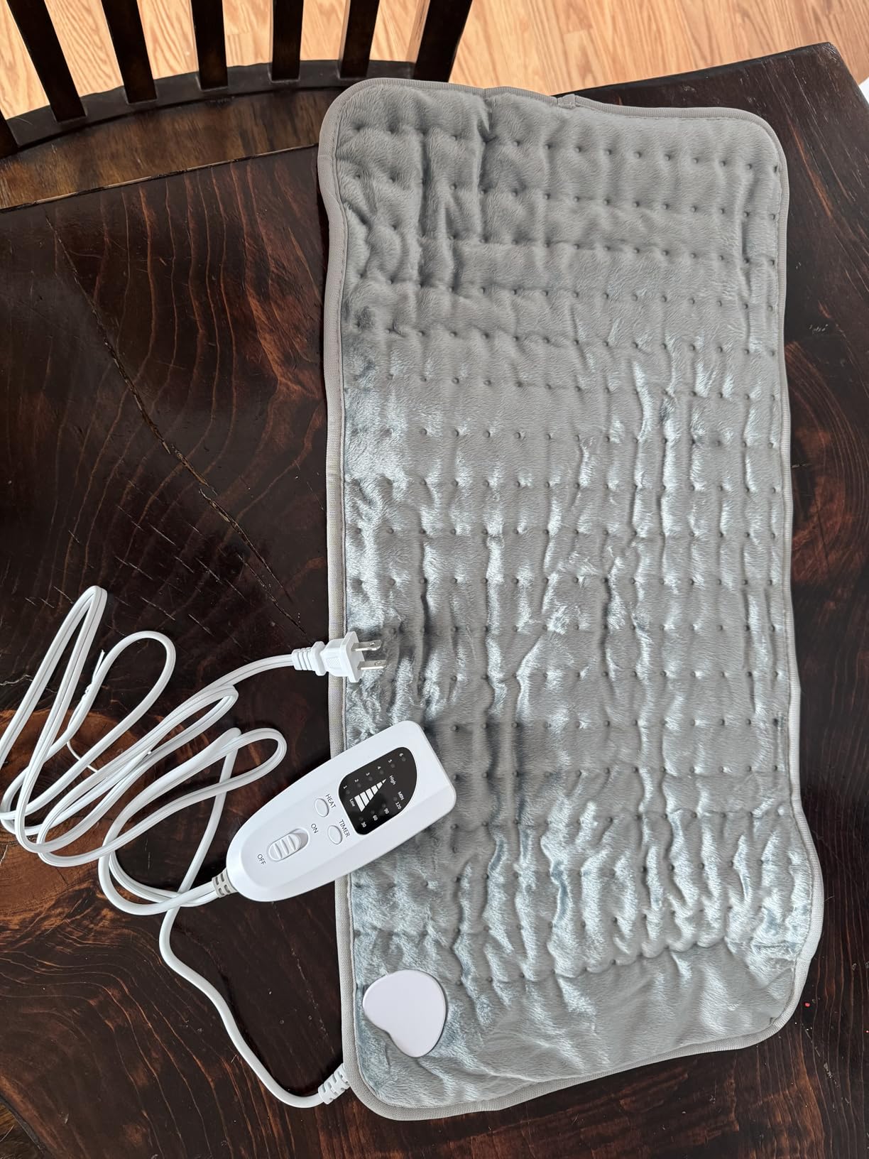 Deepsoon Heating Pad,Electric Heating Pads for Back,Neck,Abdomen,Moist Heating Pad for Shoulder,Knee,Arms,Legs,Dry/Moist Heat & Auto Shut Off,Christmas Gifts for Men and Women,Light Gray,24x12 Inch Customer Review Deepsoon Heating Pad,Electric Heating Pads for Back,Neck,Abdomen,Moist Heating Pad for Shoulder,Knee,Arms,Legs,Dry/Moist Heat & Auto Shut Off,Christmas Gifts for Men and Women,Light Gray,24x12 Inch - Customer Photo 2