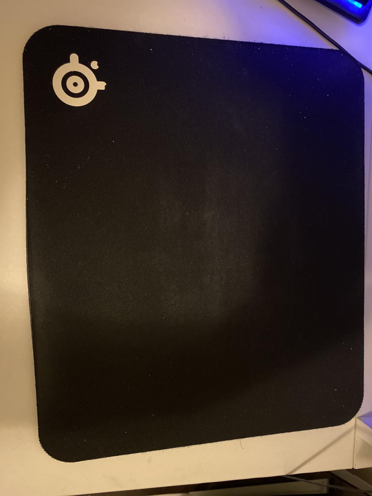 SteelSeries QcK Gaming Mouse Pad - XXL Cloth - Peak Tracking and Stability - Esports Mousepad - Never-Slip - Full Desk Coverage - Customer Photo 3