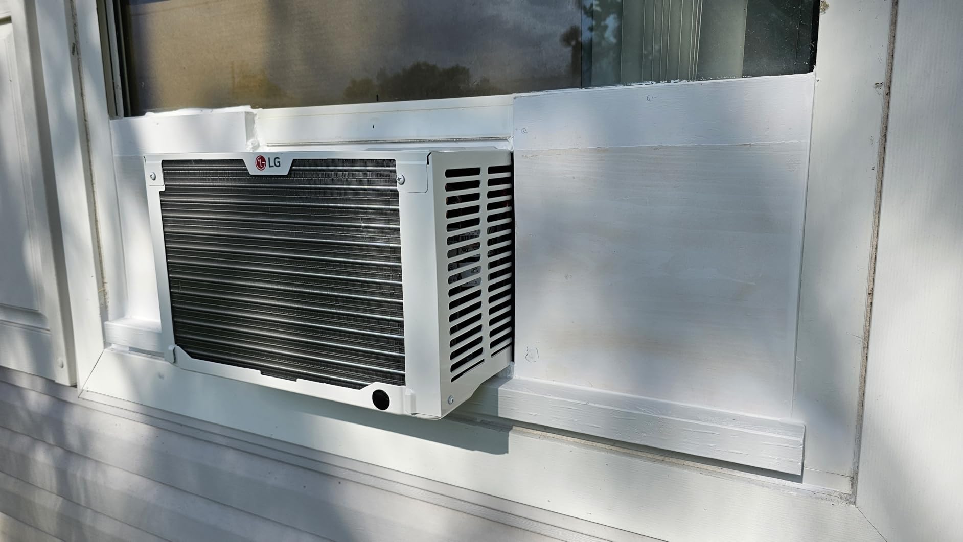 LG 12,000 BTU Window Air Conditioner, Cools 550 Sq.Ft. (22' x 25' Room Size), Quiet Operation, Electronic Control with Remote, 3 Cooling & Fan Speeds, Auto Restart, 115V - Customer Photo 1