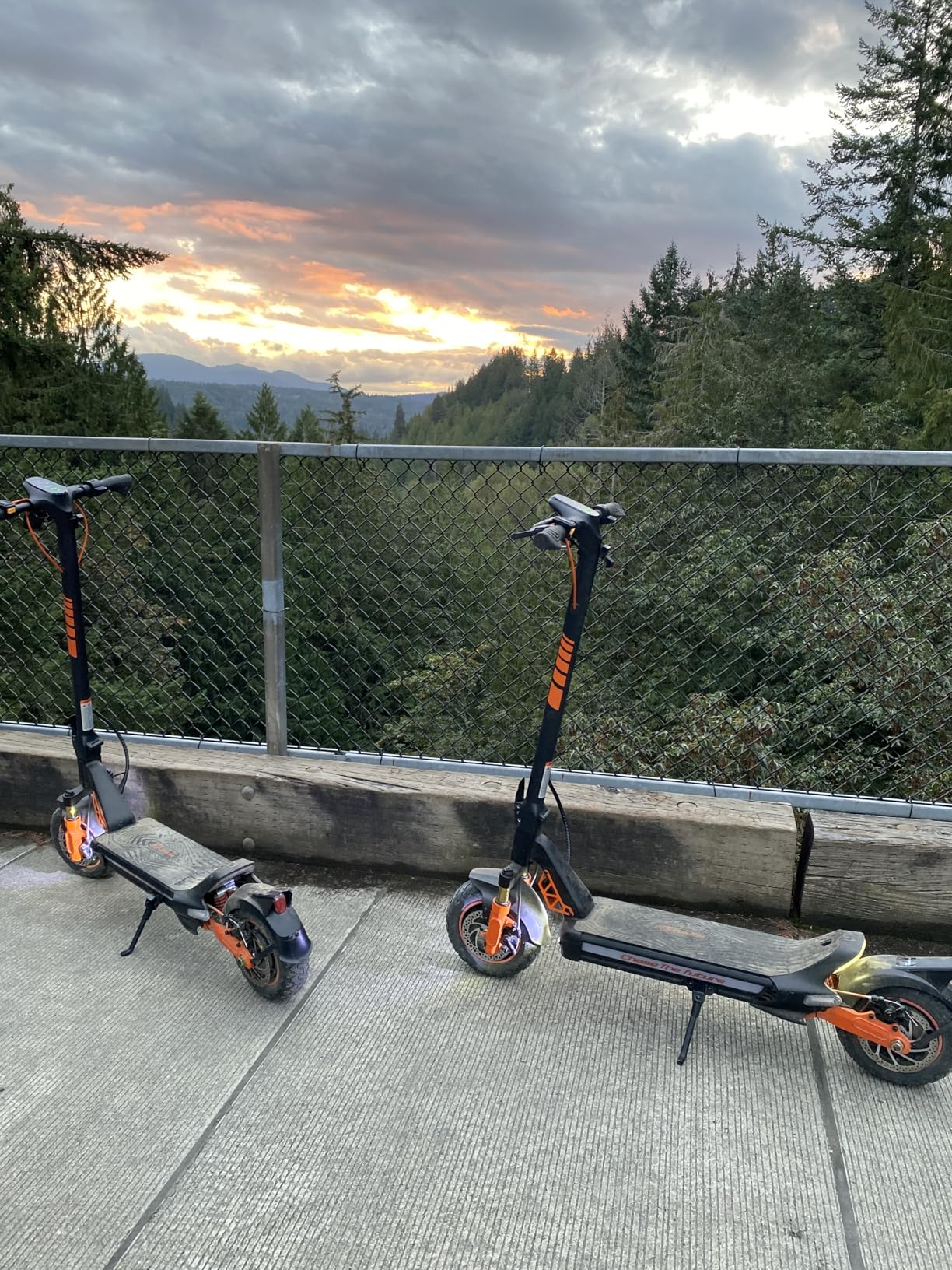 Electric Scooter Adult, 1600W*2 Dual Motor RZ1000, Up to 40-50 Miles Long Range/MAX Speed 31 Mph, Self-Sealing Off Road Tires with 1152Wh Battery & Dual Suspension Commuting Fast Electric Scooter customer photo 1