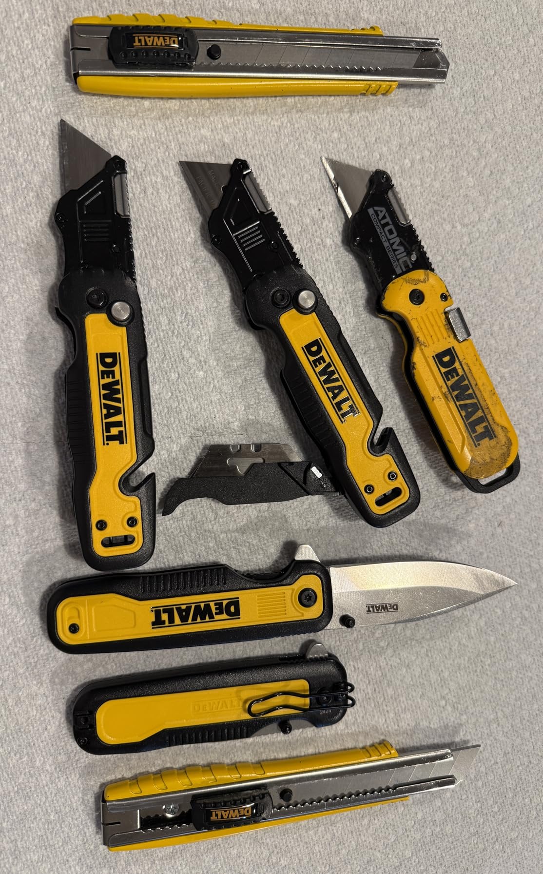 Dewalt Push And Flip Folding Utility Knife Set (2-Pack) - Customer Photo 1