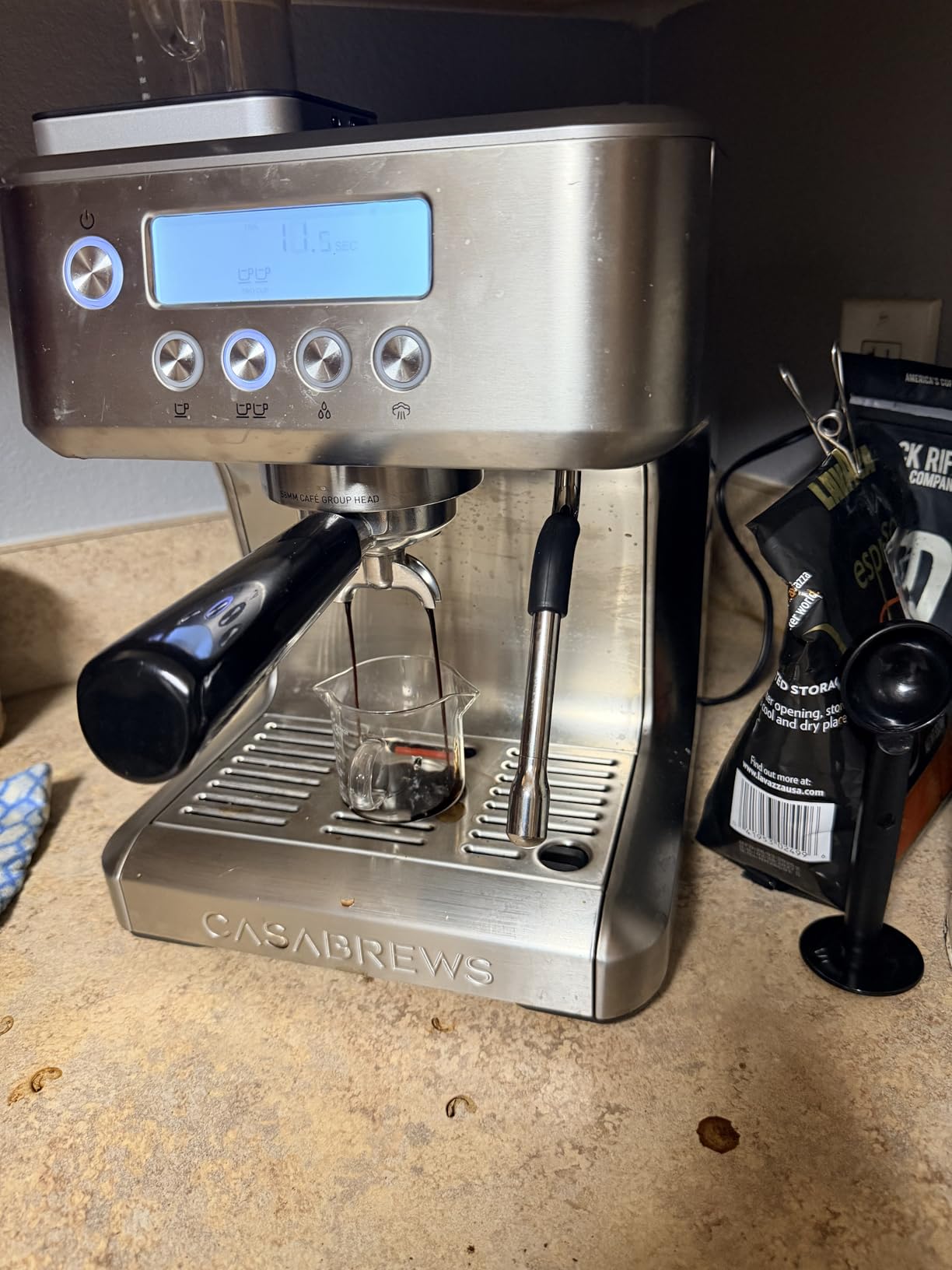 CASABREWS Ultra Espresso Machine with LCD Display, Espresso Maker with Powerful Milk Frother, Customizable Brewing Temperature customer photo 1
