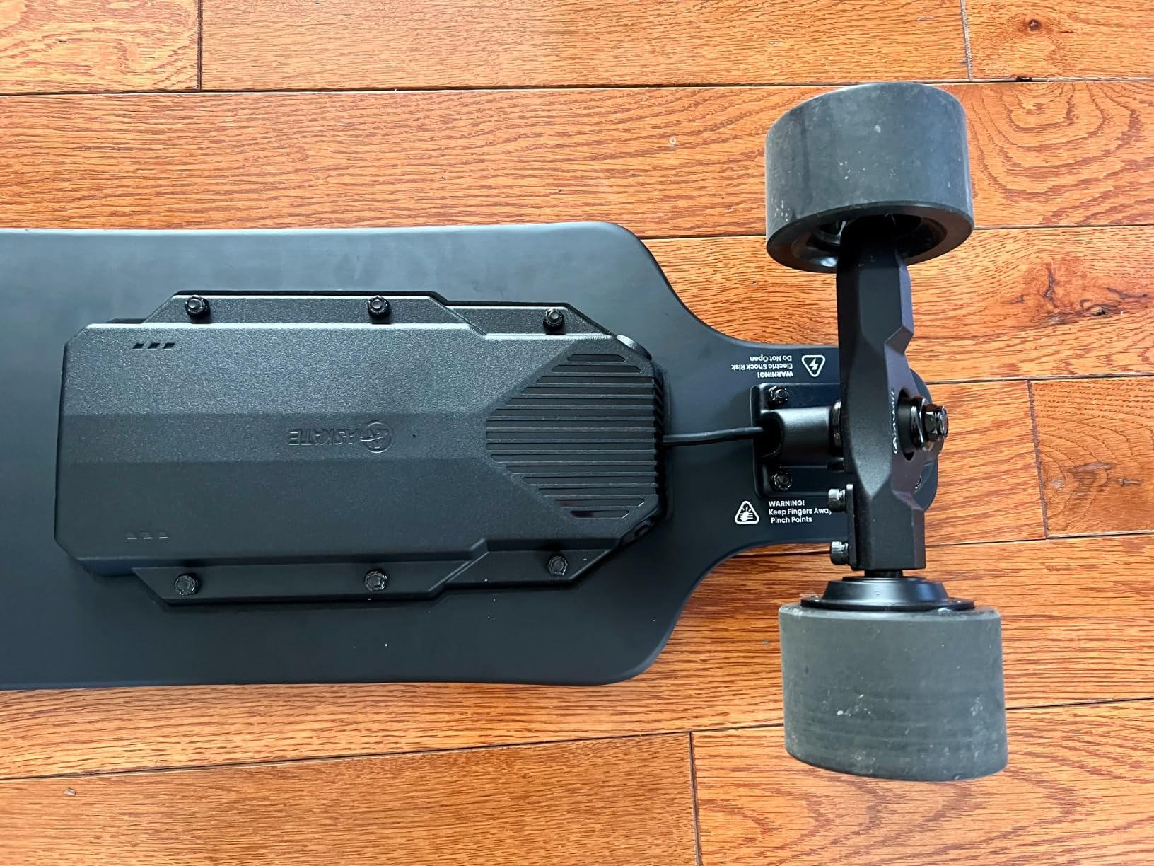 A1 Electric Skateboard with Remote, Rang Up to 17 Miles/24, 8 Ply Canadian Maple, Smooth Breaking, Suitable for Younger Beginners - Customer Photo 2