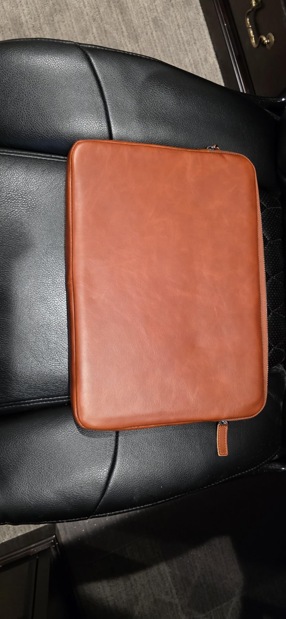 Casemade Real Leather Laptop Case/Zipped Folio Bag with Inner Pocket & Wool Lining Compatible with Apple MacBook, HP, Dell, Asus, Levono (14 Inch - Tan) Customer Review Casemade Real Leather Laptop Case/Zipped Folio Bag with Inner Pocket & Wool Lining Compatible with Apple MacBook, HP, Dell, Asus, Levono (14 Inch - Tan) - Customer Photo 1