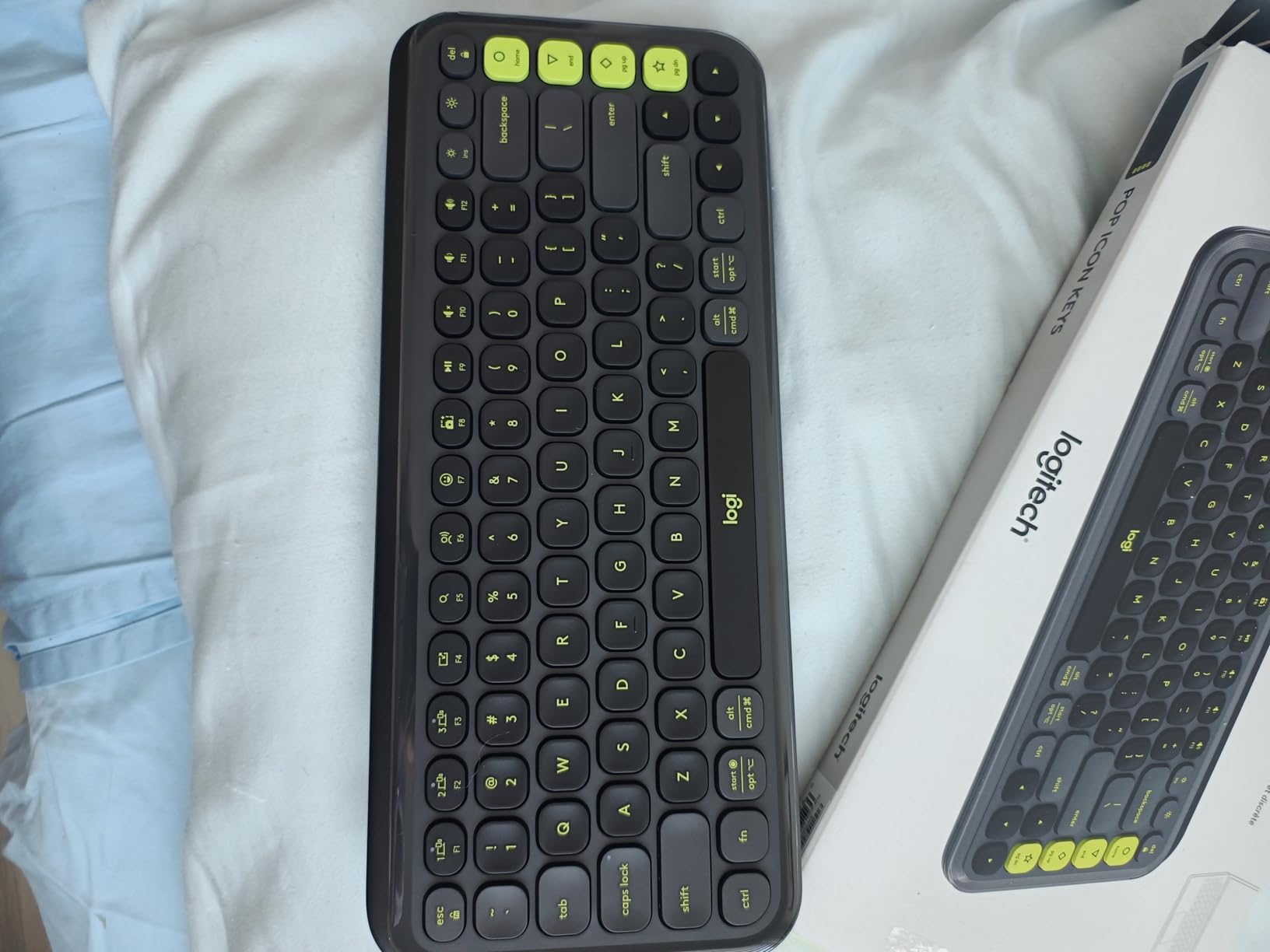 Logitech POP ICON Keys Wireless Bluetooth Keyboard, Comfortable Typing, Programmable Keys, Easy-Switch Between up to 3 Devices, for Laptop, Tablet, PC – Graphite and Green - Customer Photo 1