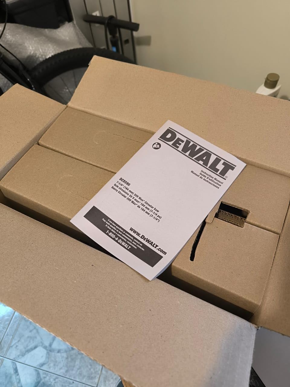 DEWALT 20V MAX XR Brushless Cordless 7-1/4 in. Circular Saw, Tool Only (DCS590B) Customer Review DEWALT 20V MAX XR Brushless Cordless 7-1/4 in. Circular Saw, Tool Only (DCS590B) - Customer Photo 4