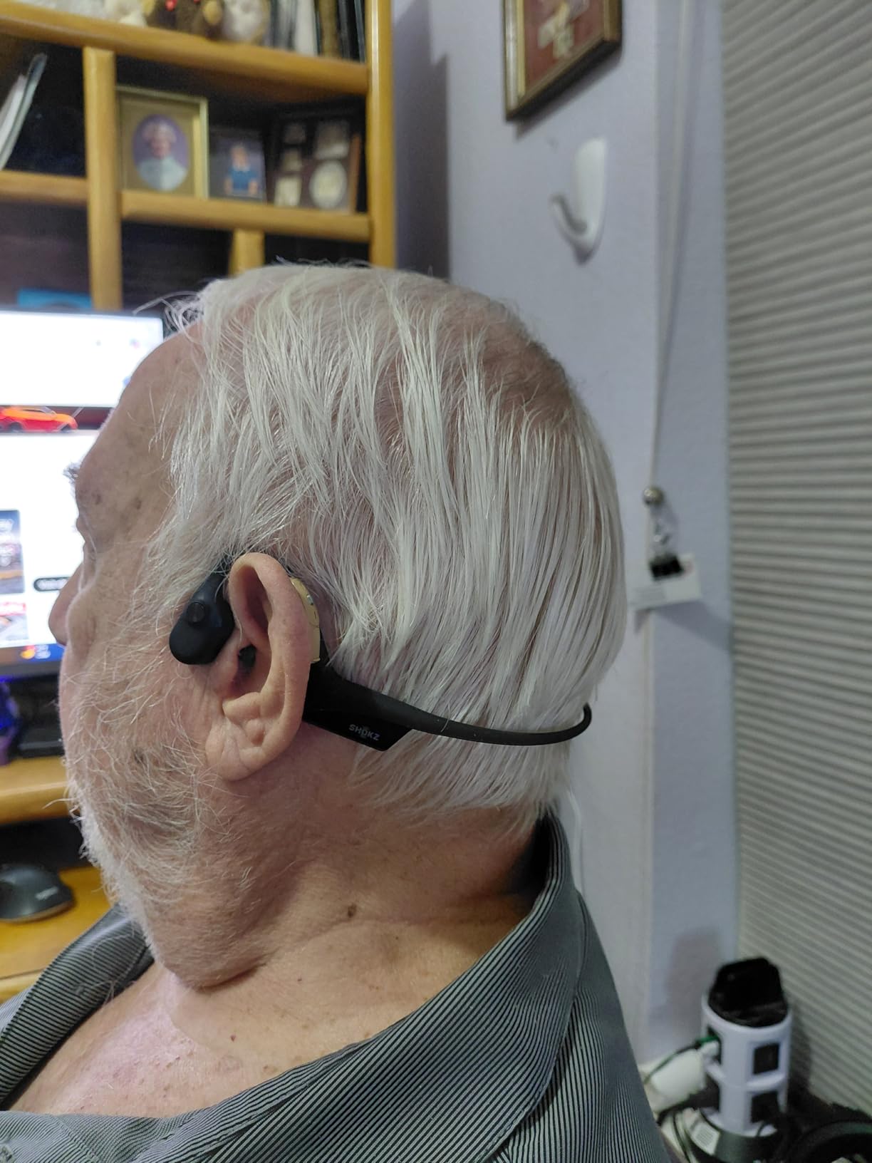 SHOKZ OpenComm2 UC 2025 Upgrade - Open-Ear Wireless Computer Headset with Boom Mic, Bone Conduction Bluetooth Stereo Headphones, USB-C Dongle Compatible with PC and Mac, Zoom Certified - Customer Photo 2