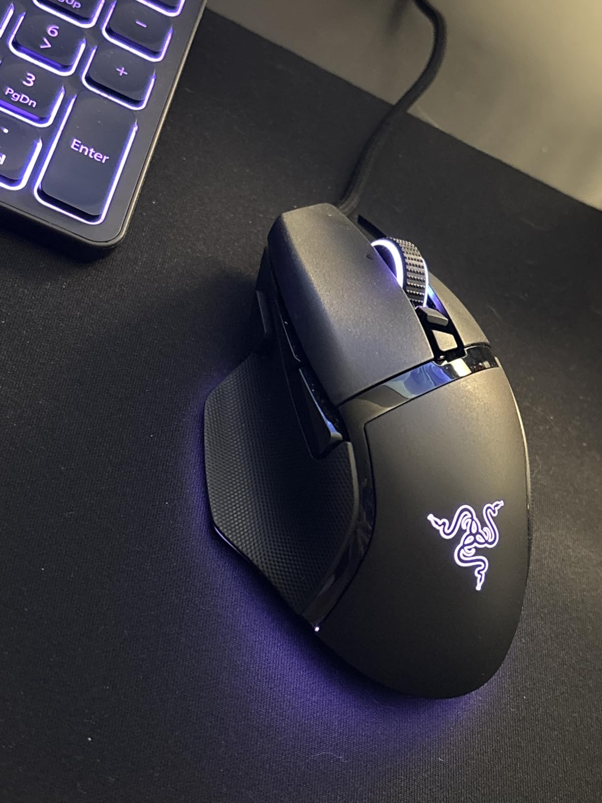 Razer Basilisk V3 35K Wired Ergonomic Gaming Mouse : HyperScroll Tilt Wheel - 35K DPI Optical Sensor Gen 2-13 Customizable Controls - Chroma RGB - Optical Switches Gen 3 - Speedflex Cable - Customer Photo 1