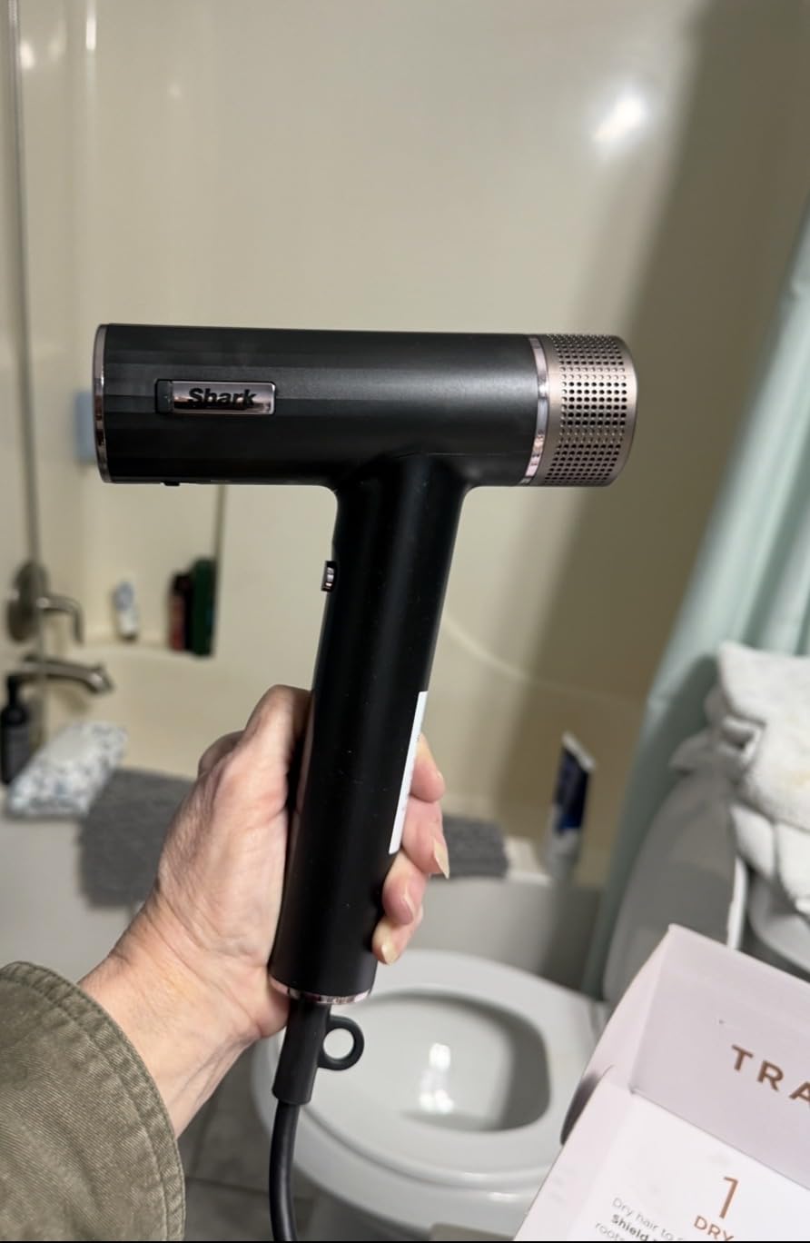 Shark SpeedStyle Essential High-Velocity Dryer with Concentrator, Lightweight, Ionic, No Heat Damage, Best for Straight and Wavy Hair, Silk HD301 Customer Review Shark SpeedStyle Essential High-Velocity Dryer with Concentrator, Lightweight, Ionic, No Heat Damage, Best for Straight and Wavy Hair, Silk HD301 - Customer Photo 2