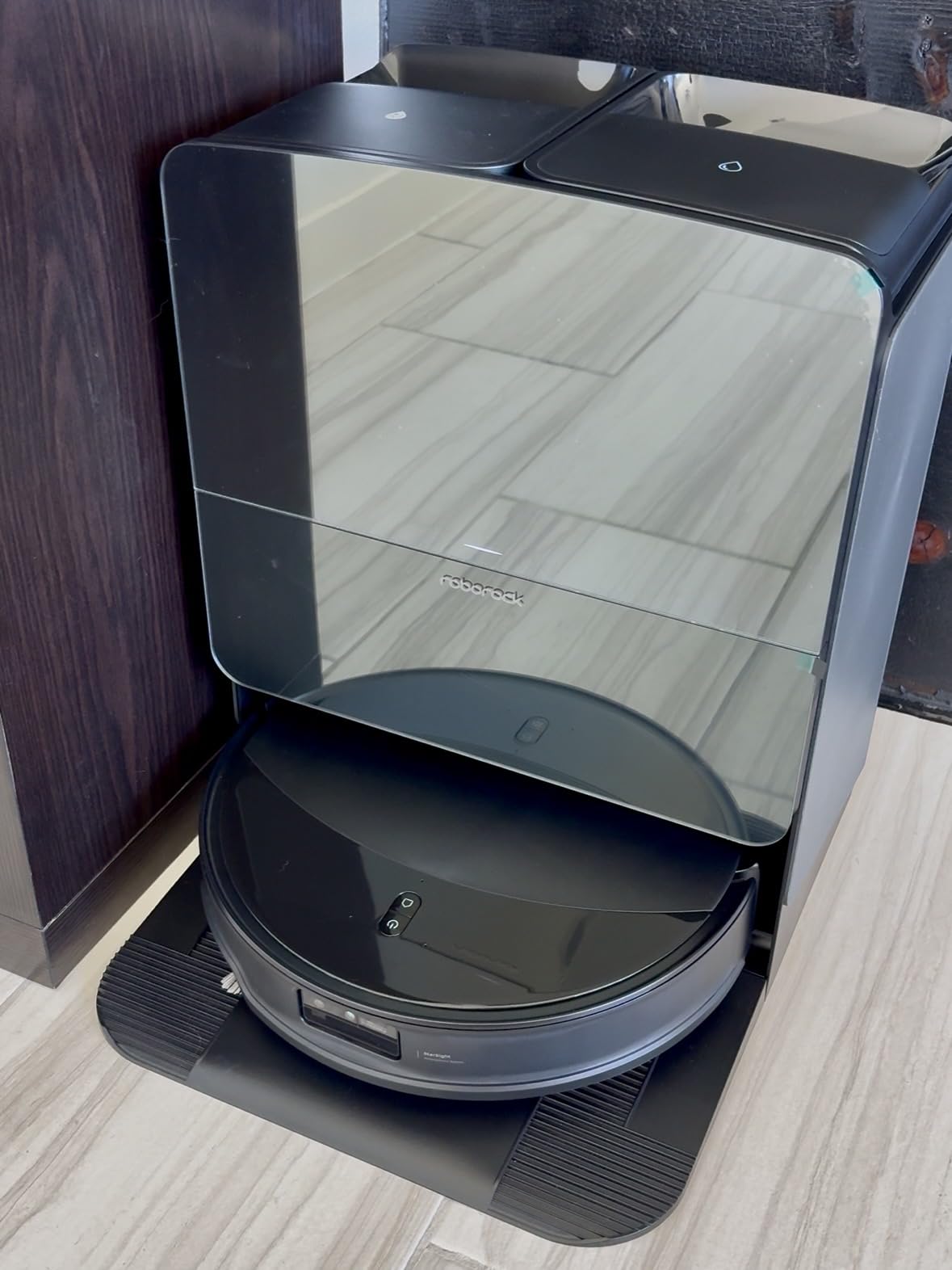 Roborock Saros 10R Robot Vacuum and Mop, 22,000 Pa Suction, Zero-Tangling, 3.14 inch Ultra Slim, FlexiArm Riser Technology for Carpet & Floor, Corner & Edge Cleaning, Self-Emptying, Hot Air Drying, Black customer photo 1